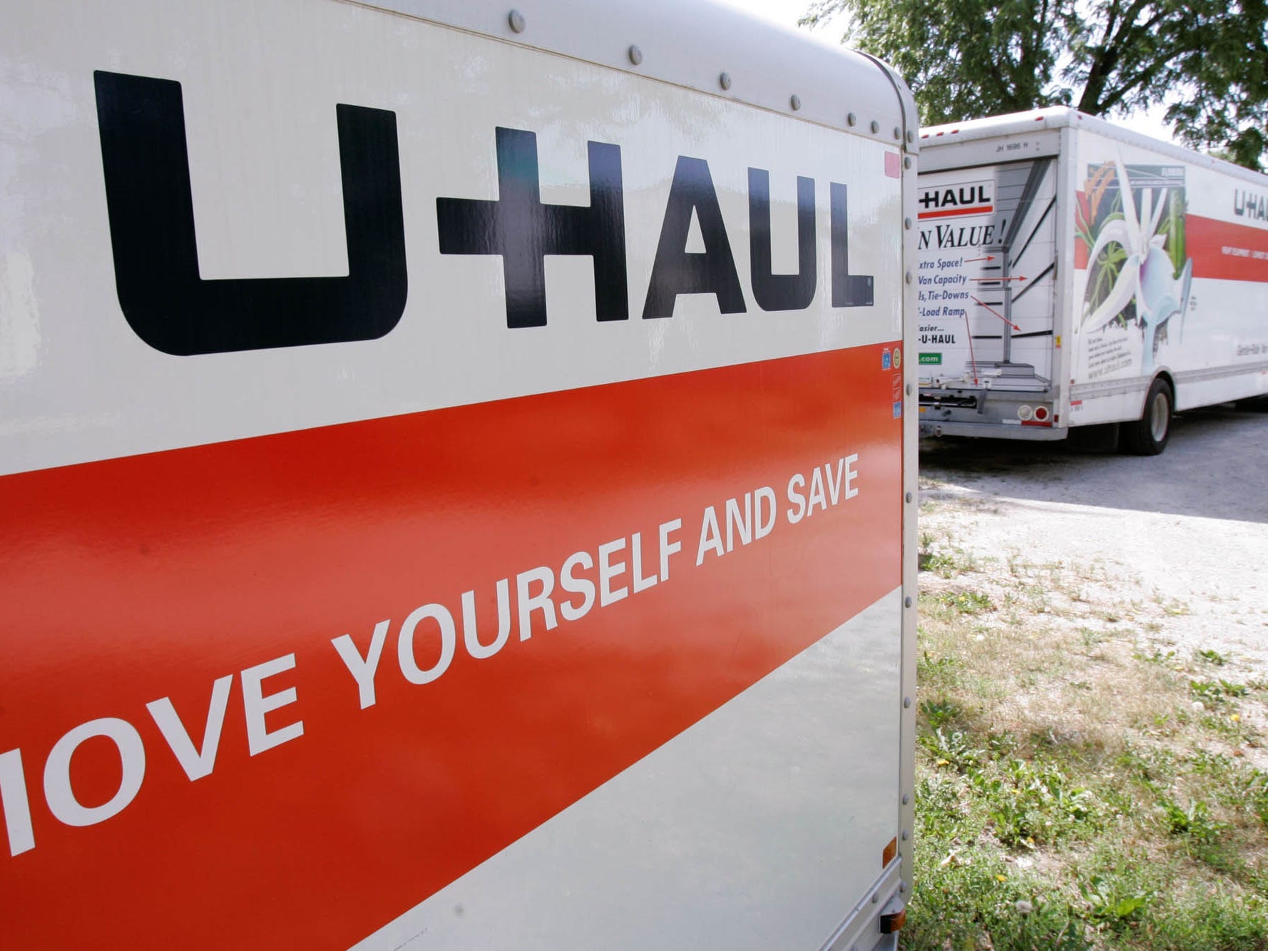 u haul moving van truck