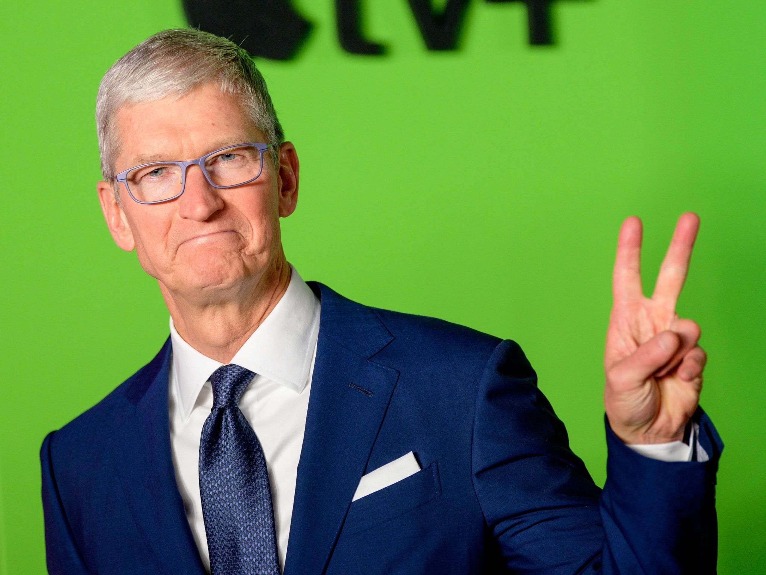 tim cook peace sign