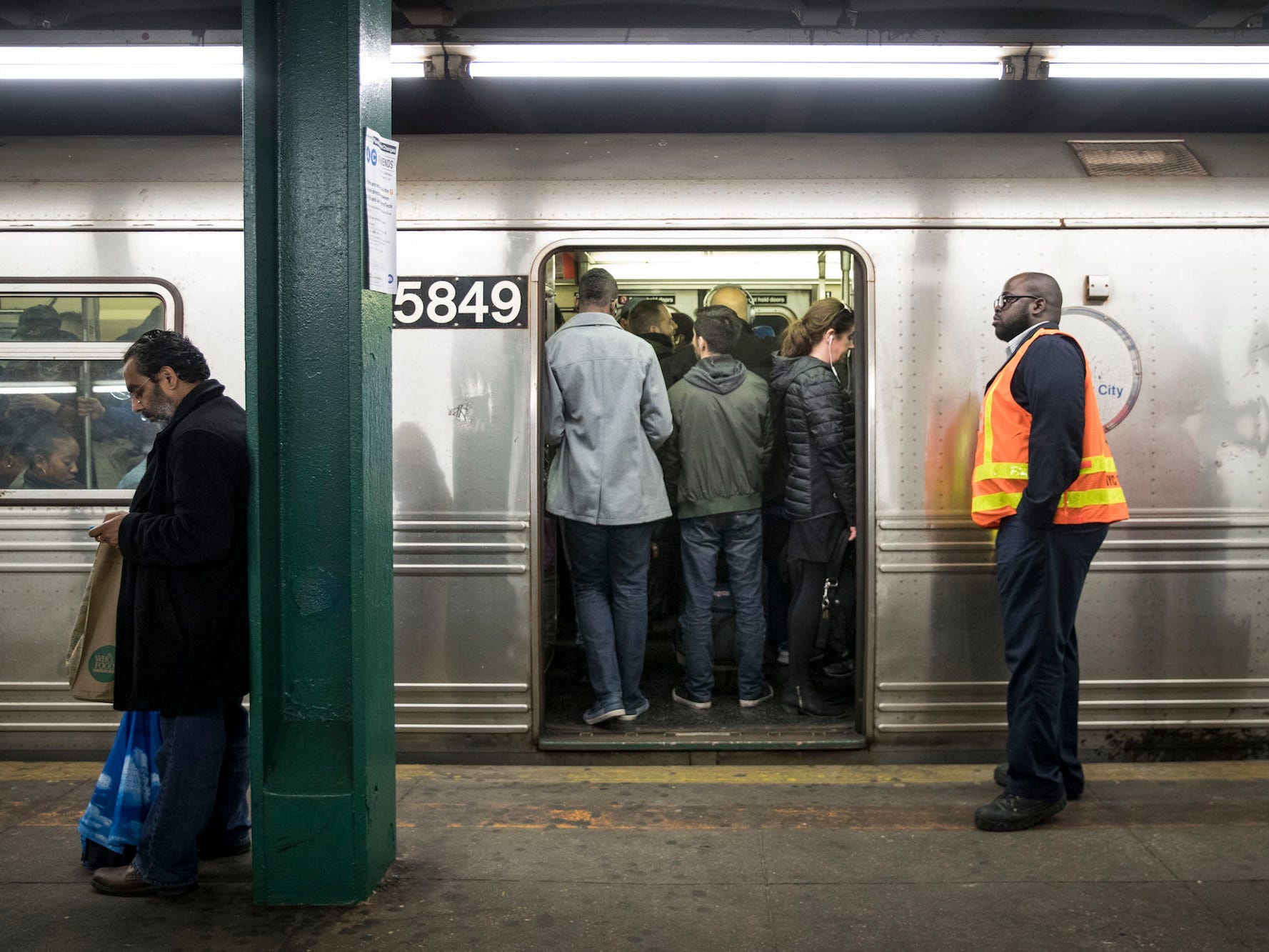 mta worker subway