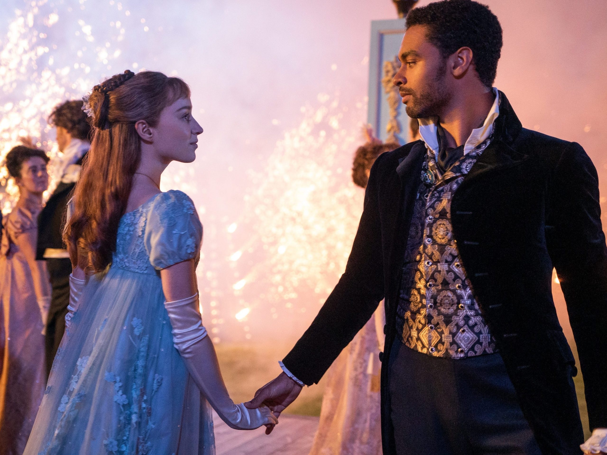 Phoebe Dynevor explains how 'Bridgerton' season 2 will work around the  duke's absence following Regé-Jean Page's departure