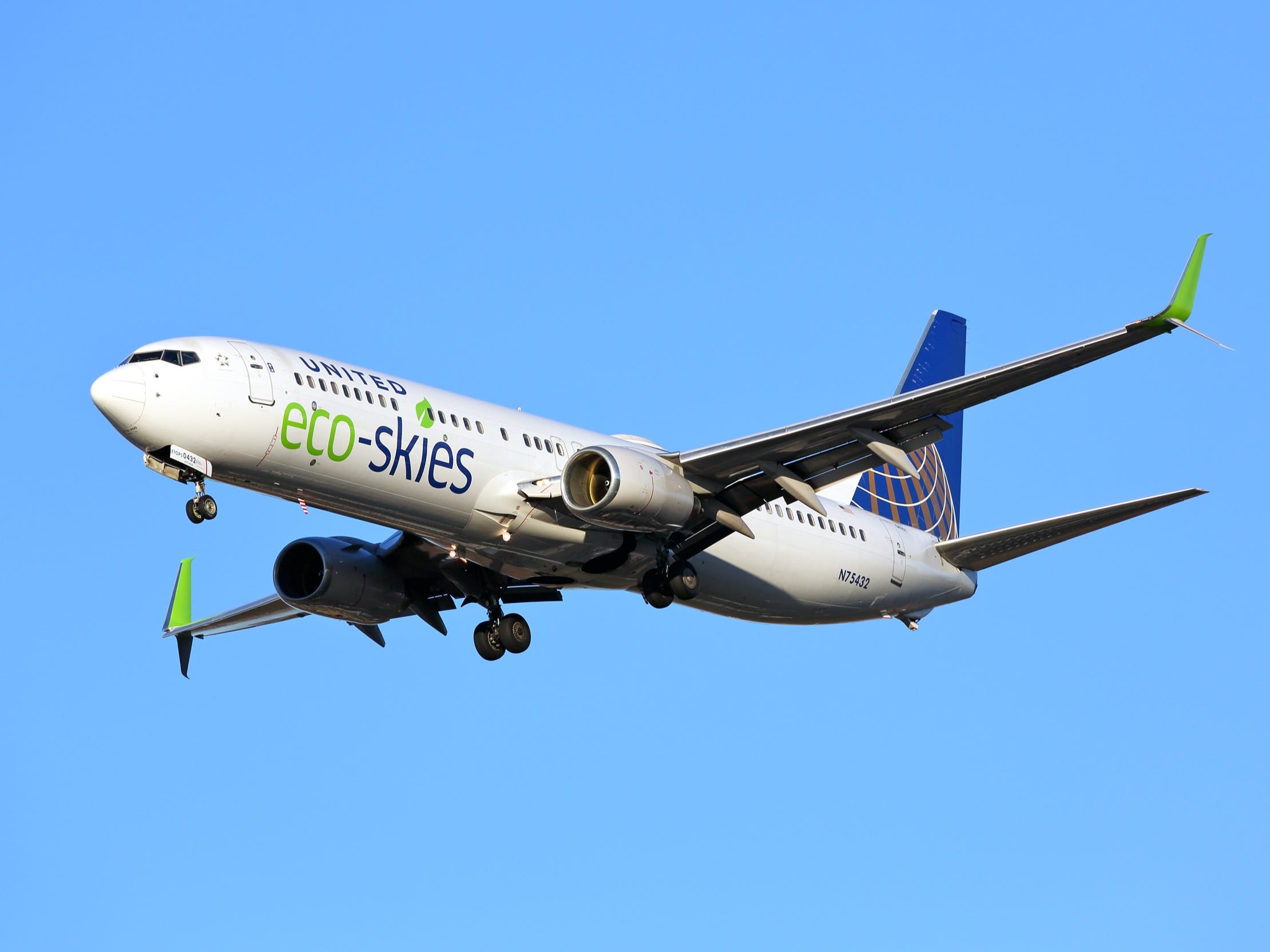 United Airlines Eco-Skies Boeing 737