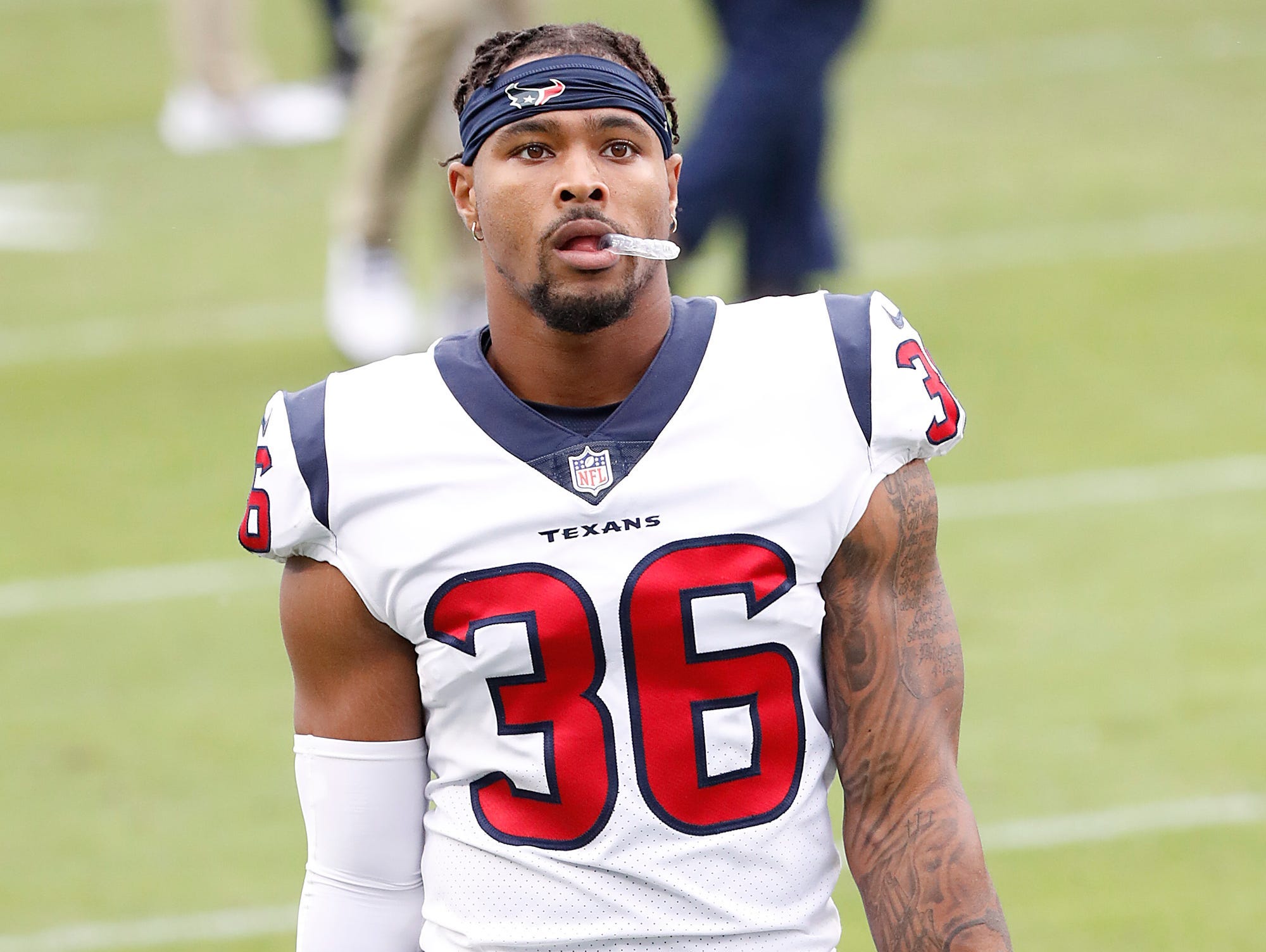 Jonathan Owens suits up for the Houston Texans.