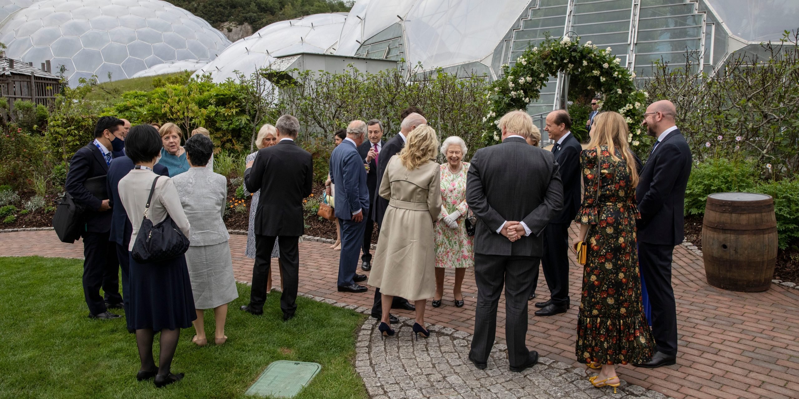 World leaders chat at a tropical garden.