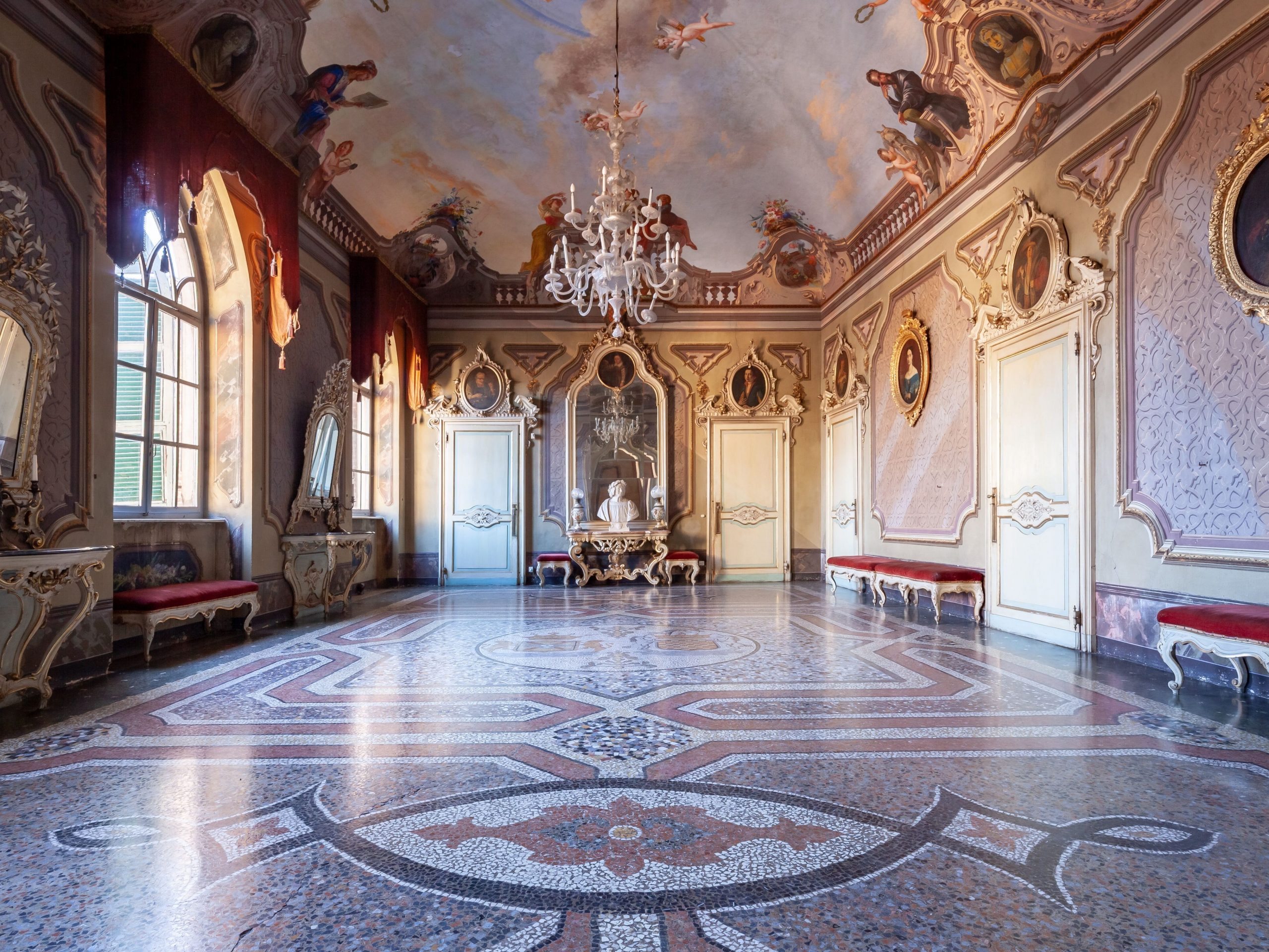 A ballroom in Castello Sannazzaro