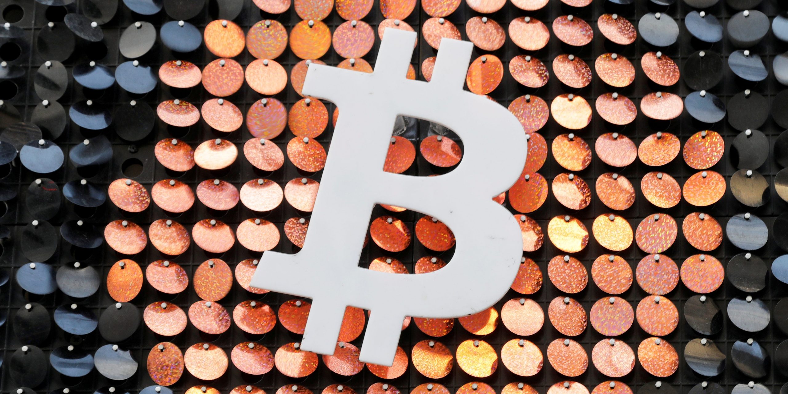 2021 02 12T200045Z_2_LYNXMPEH1B1K1_RTROPTP_4_CRYPTO CURRENCY ETF.JPG