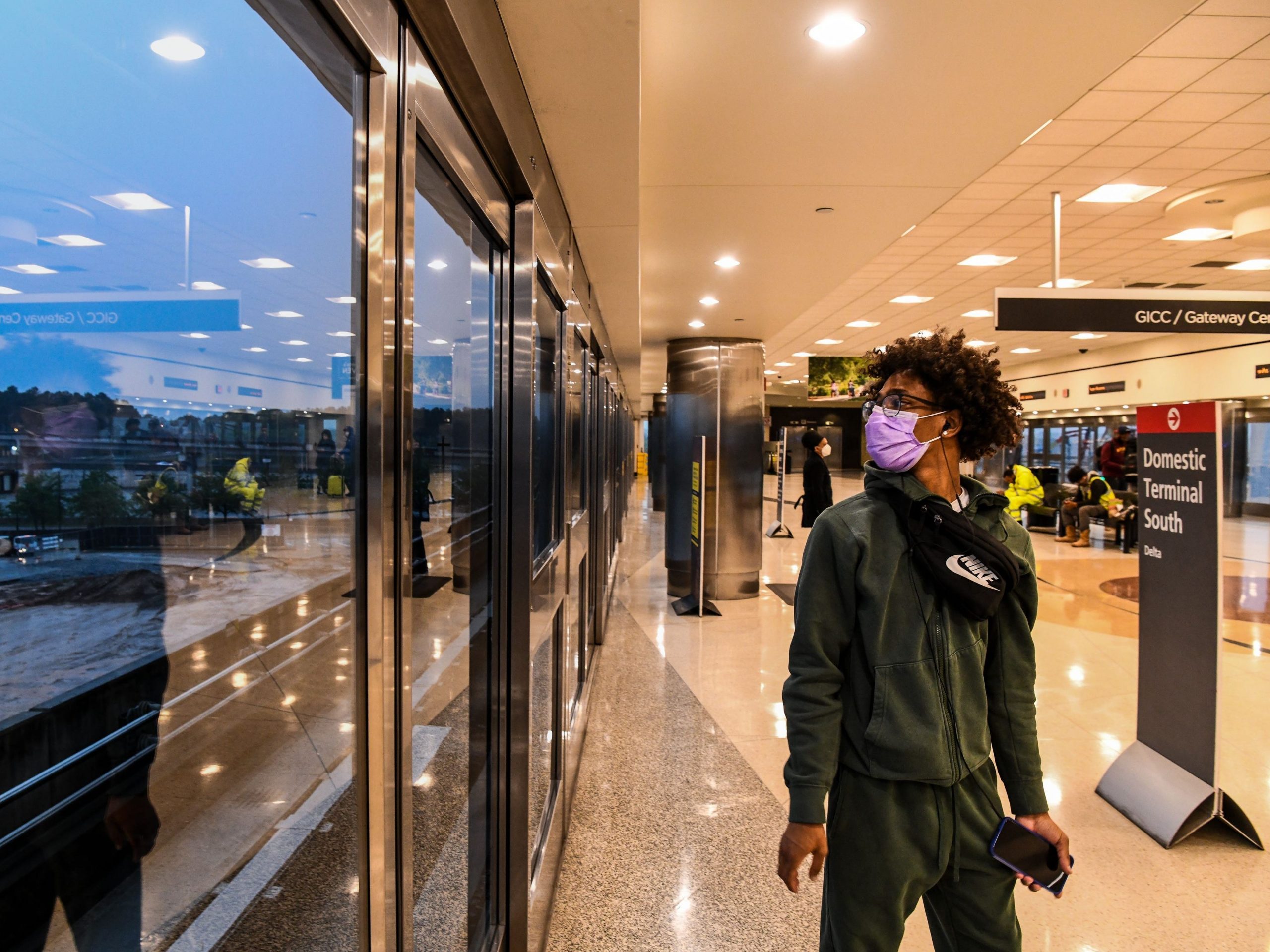 Airport mask coronavirus