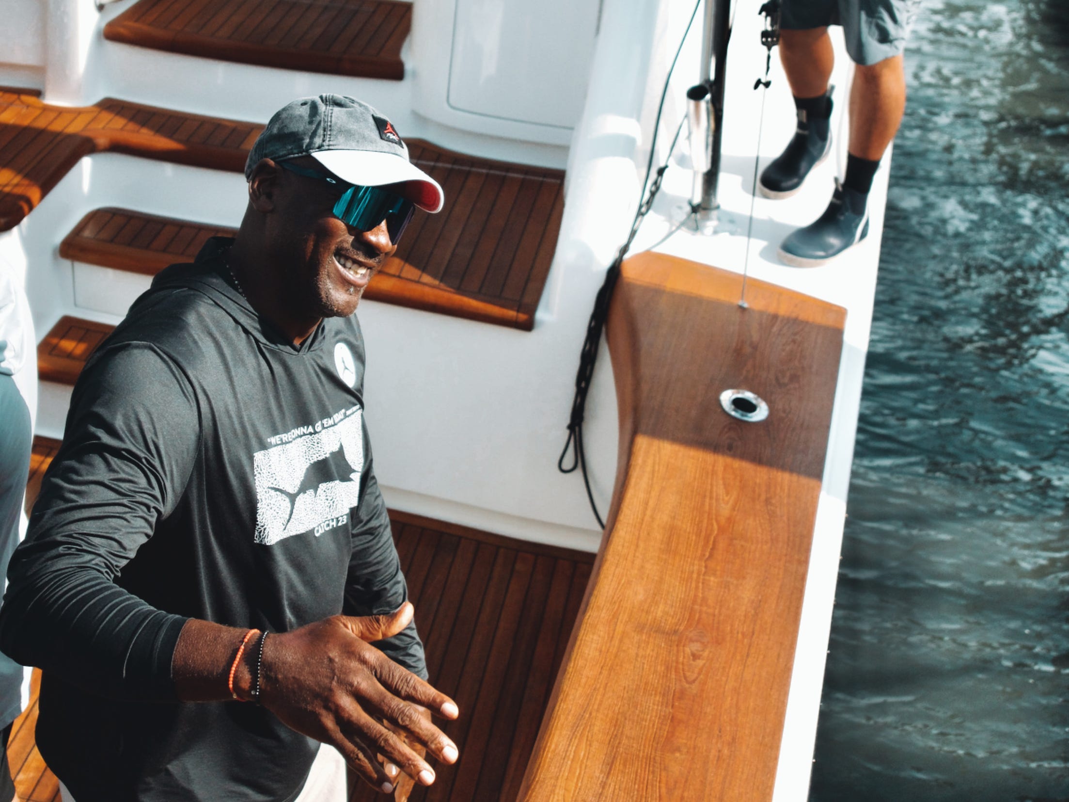 Michael Jordan caught a dolphin to capture an early lead in a 3.4