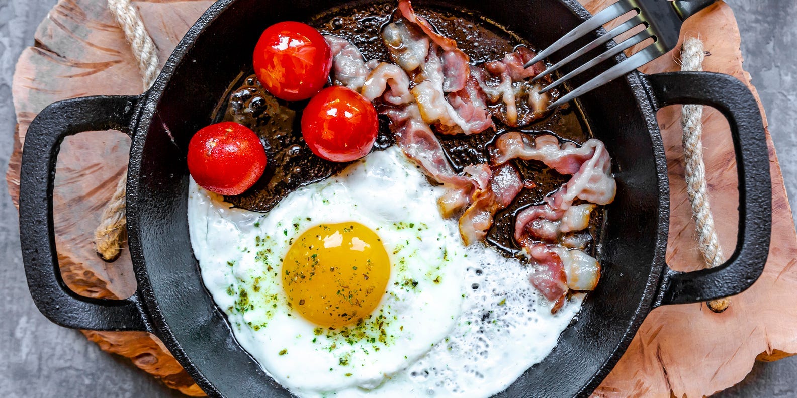 eggs tomatoes bacon