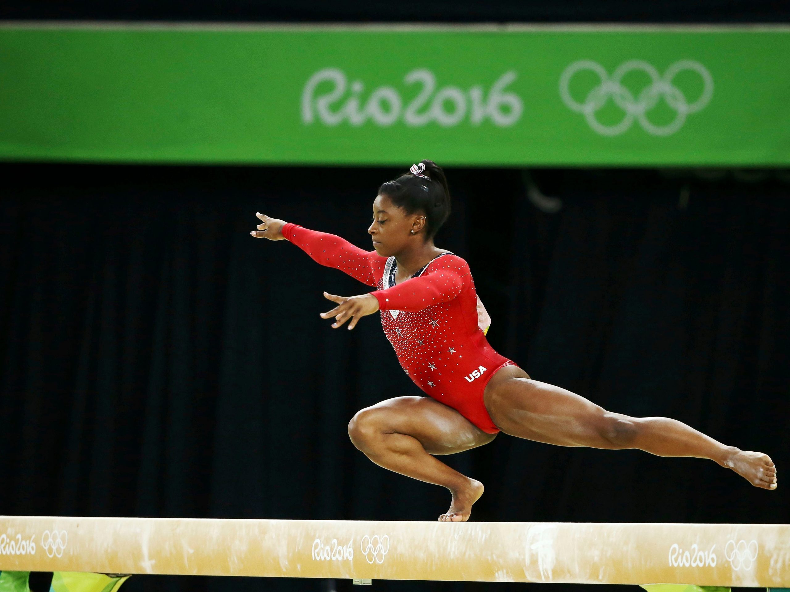 simone biles beam