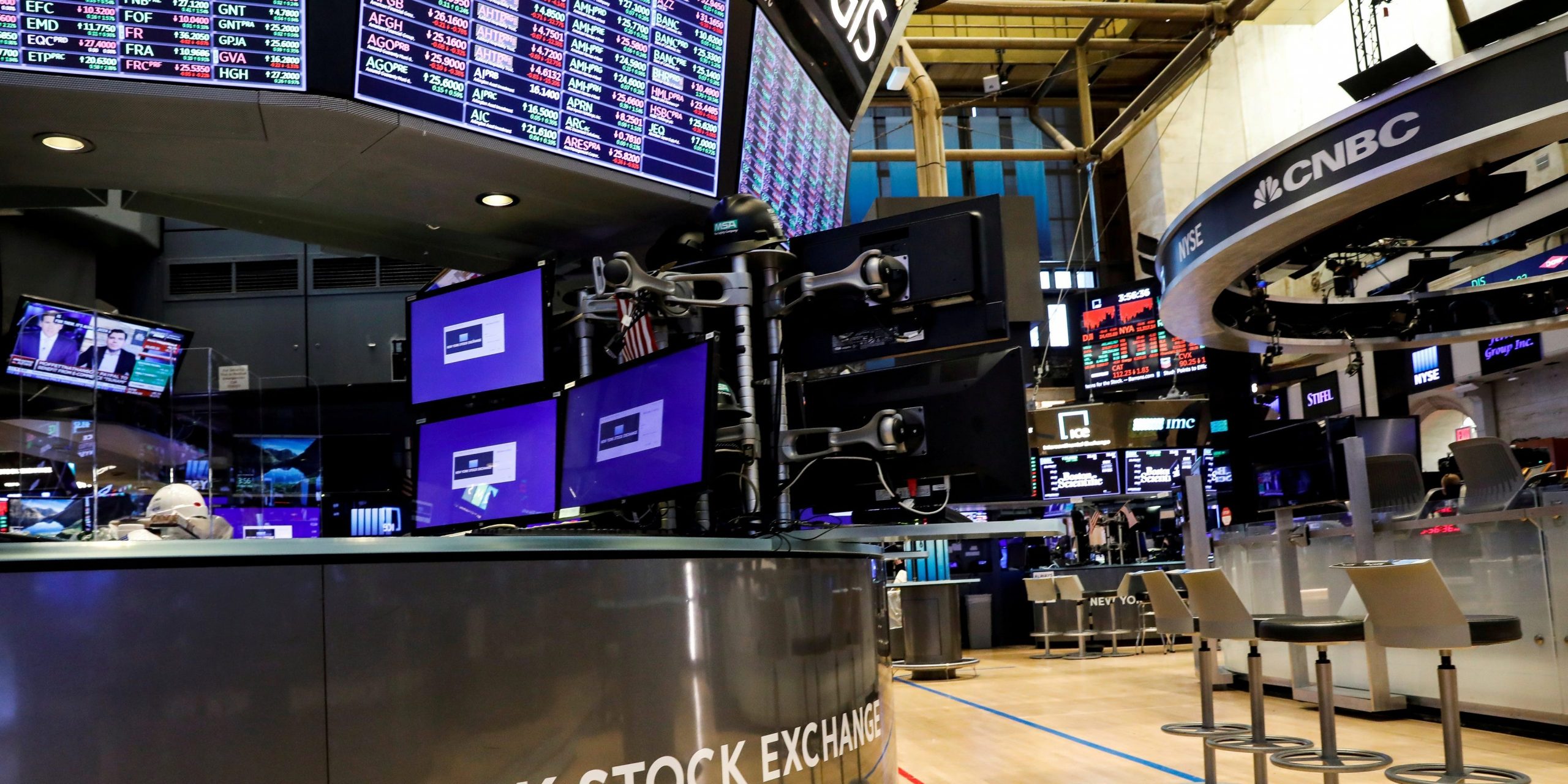 FILE PHOTO: A nearly empty trading floor is seen at the New York Stock Exchange (NYSE) in New York, U.S., May 22, 2020. REUTERS/Brendan McDermid/File Photo