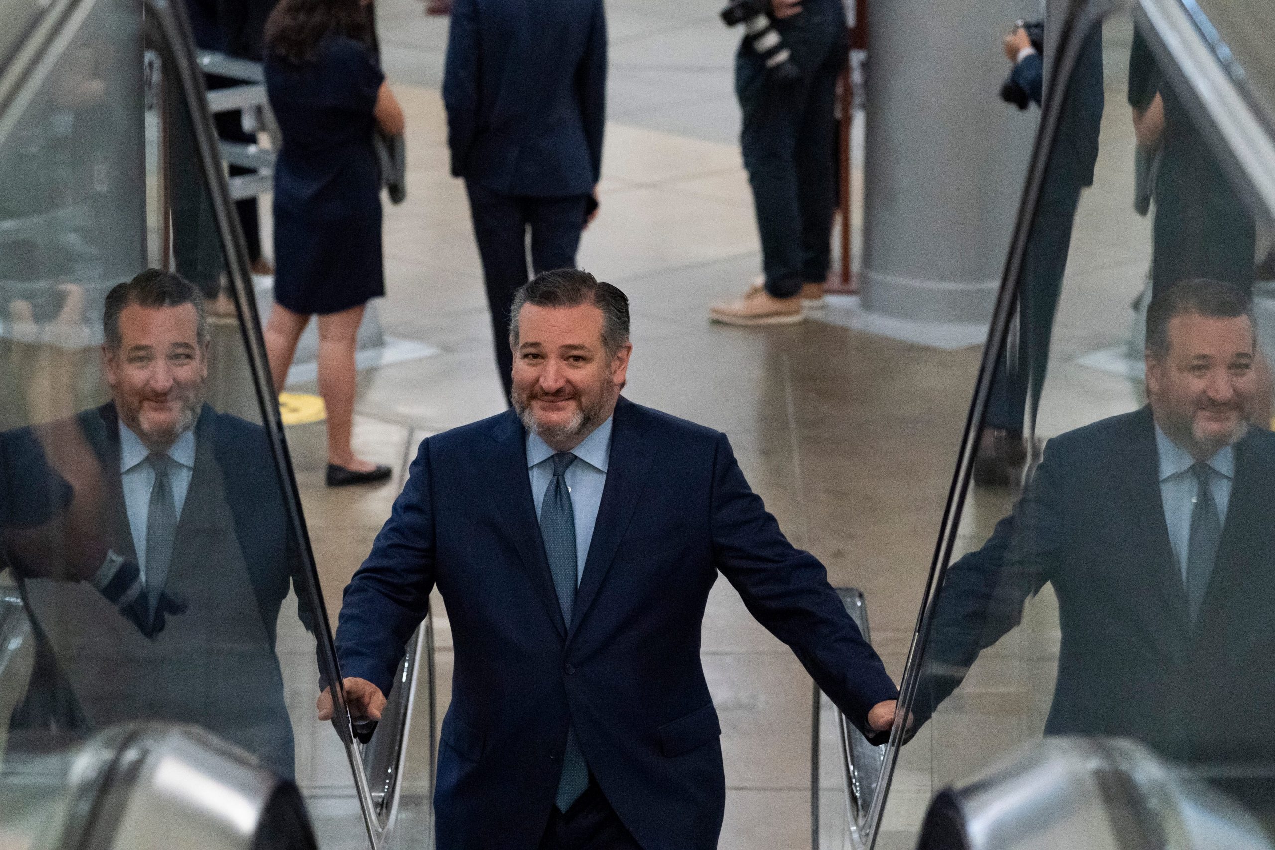 Senator Ted Cruz without a mask on an escalator in the US Capitol