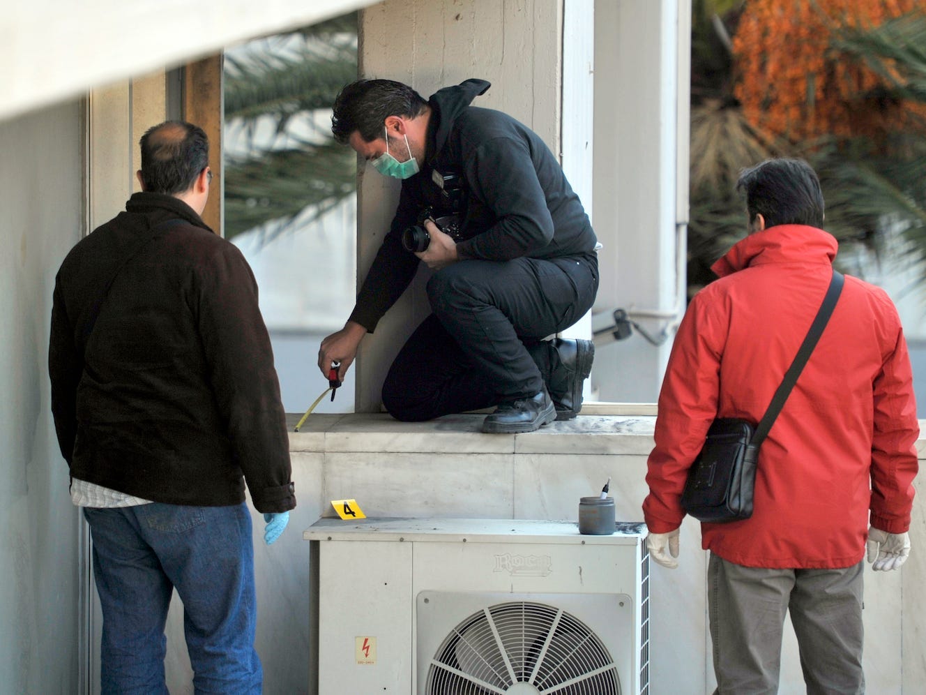 Police investigators seach for evidence at the Athens' National Gallery on January 9, 2012.