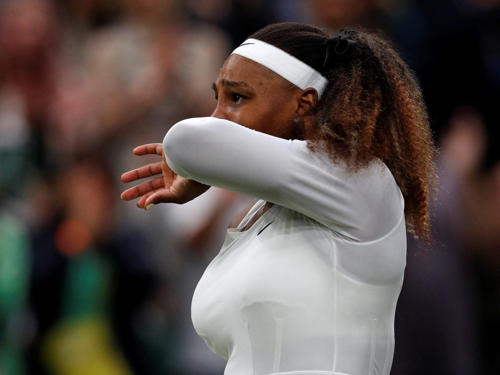 kiezen Weekendtas kans Serena Williams bowed out of her Wimbledon opener after falling to the  ground with an apparent ankle injury