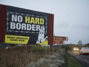 Een protestbord bij Newry in Noord-Ierland.