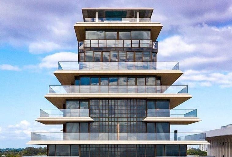 Het complex van Arte in de wijk Surfside in Miami Beach huist 16 appartementen.