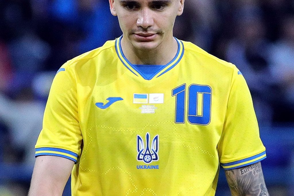 Het speciaal voor het EK ontworpen shirt van Oekraïne.