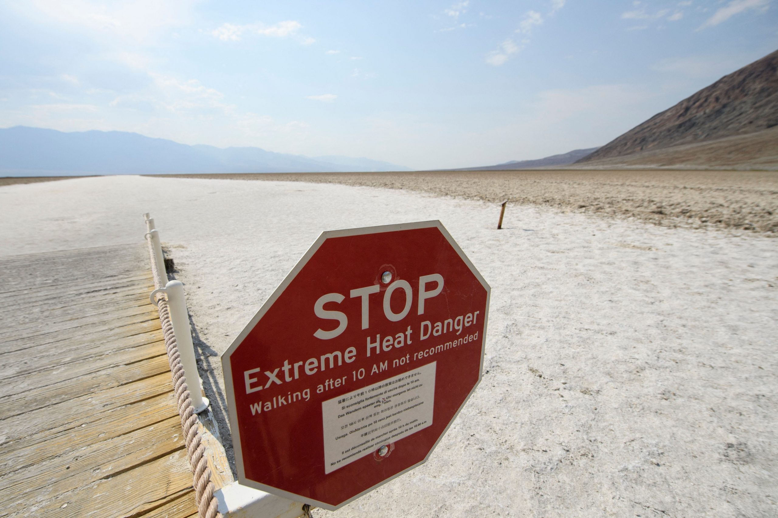 Extreme heat warning sign California