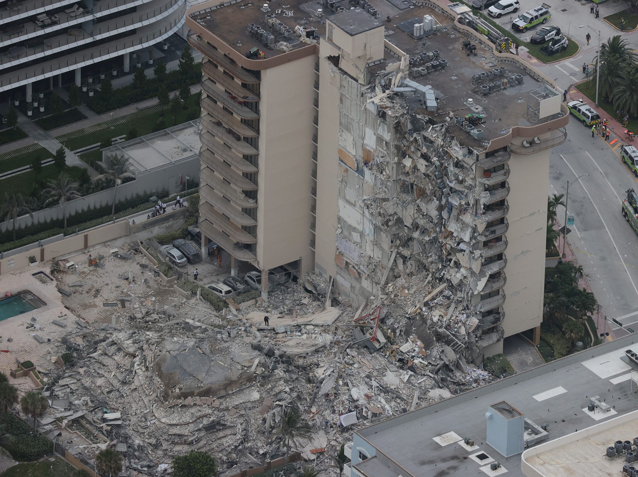 Champlain tower destruction in surfside florida