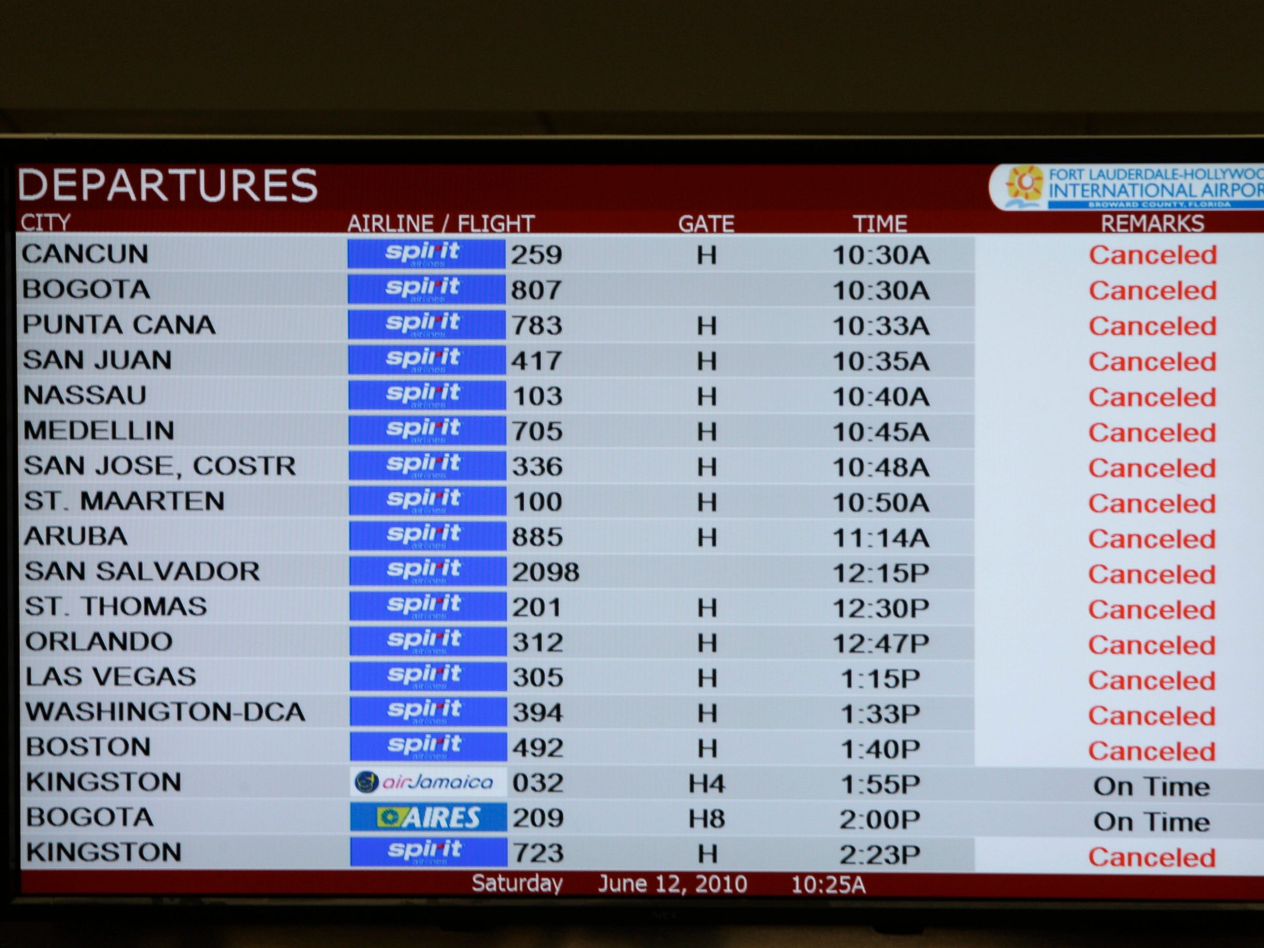 spirit airlines flight board delay cancellation on-time arrival departure