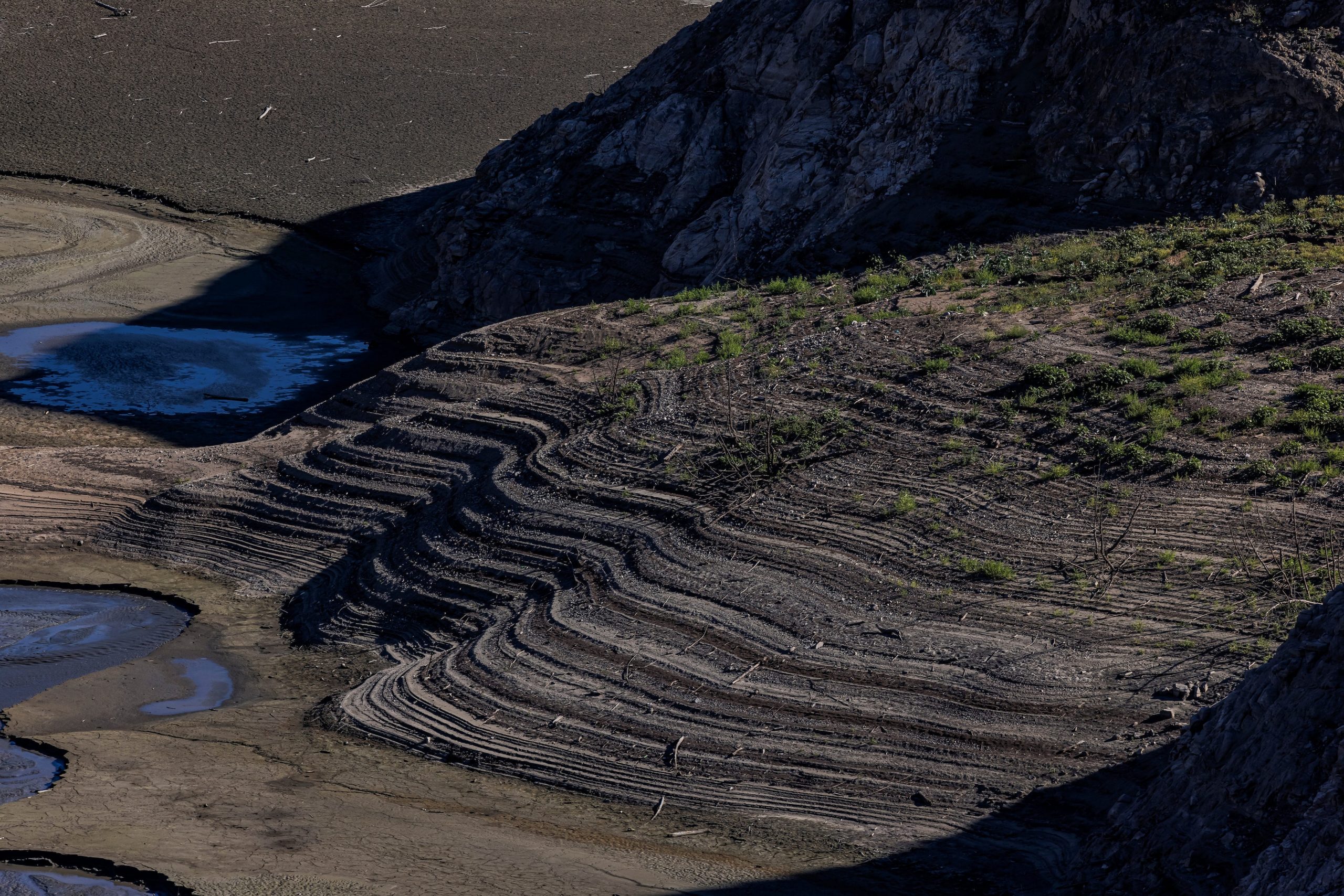 A close-up of the rings that form along the rocks, showing where the water line once was.