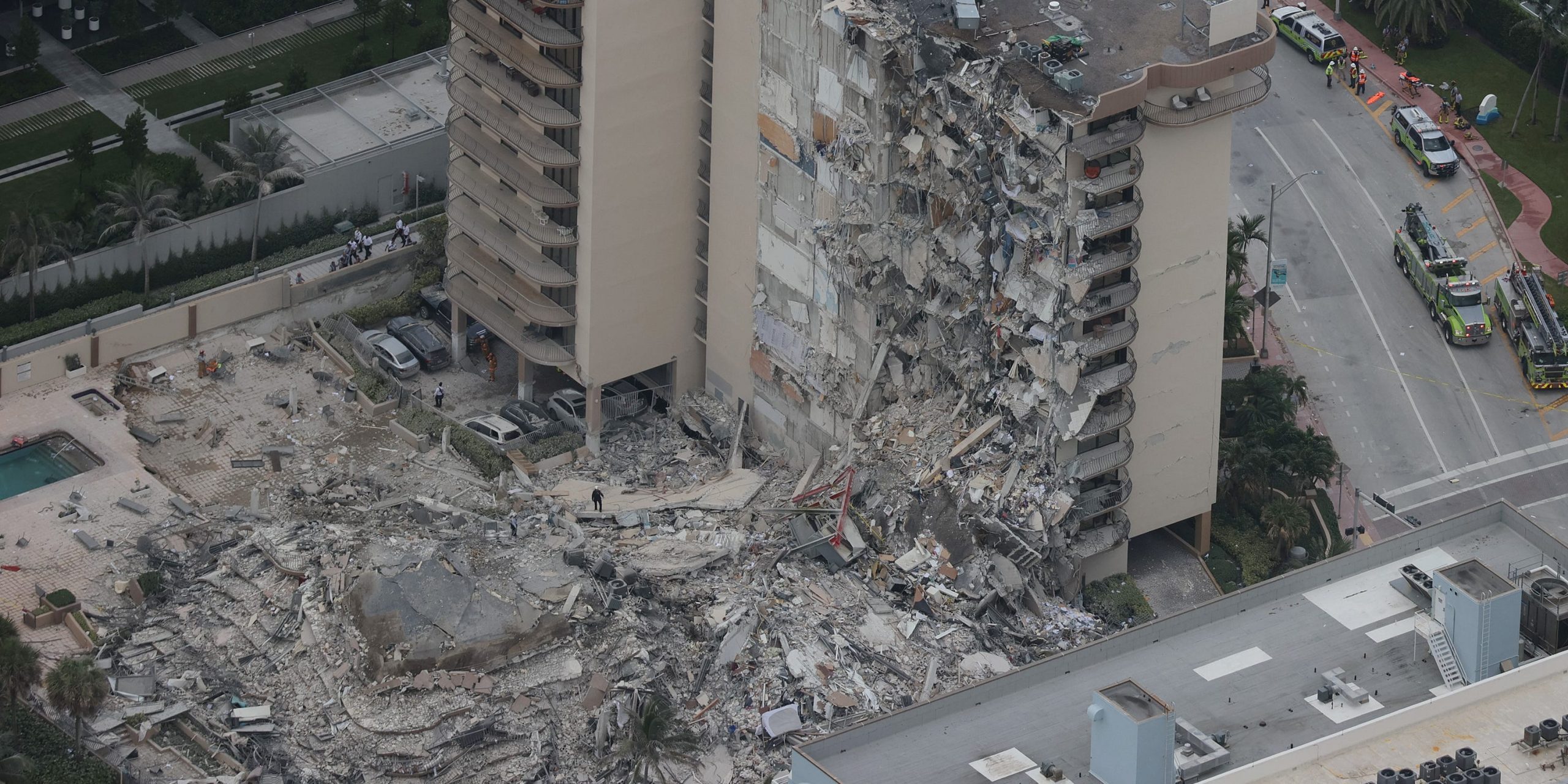 Champlain tower destruction in surfside florida