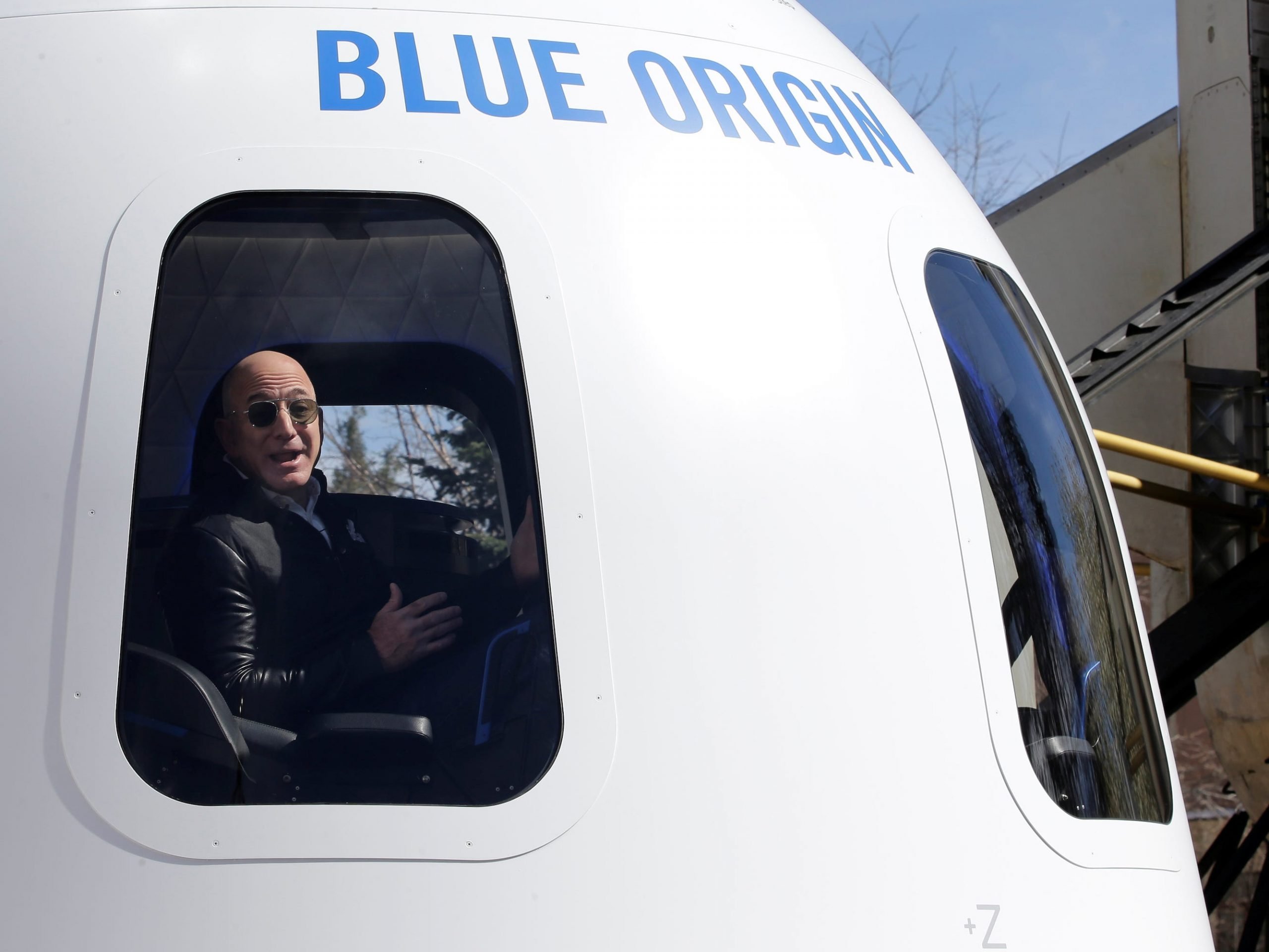 Jeff Bezos in zijn raket. Foto: Isaiah J. Downing / Reuters