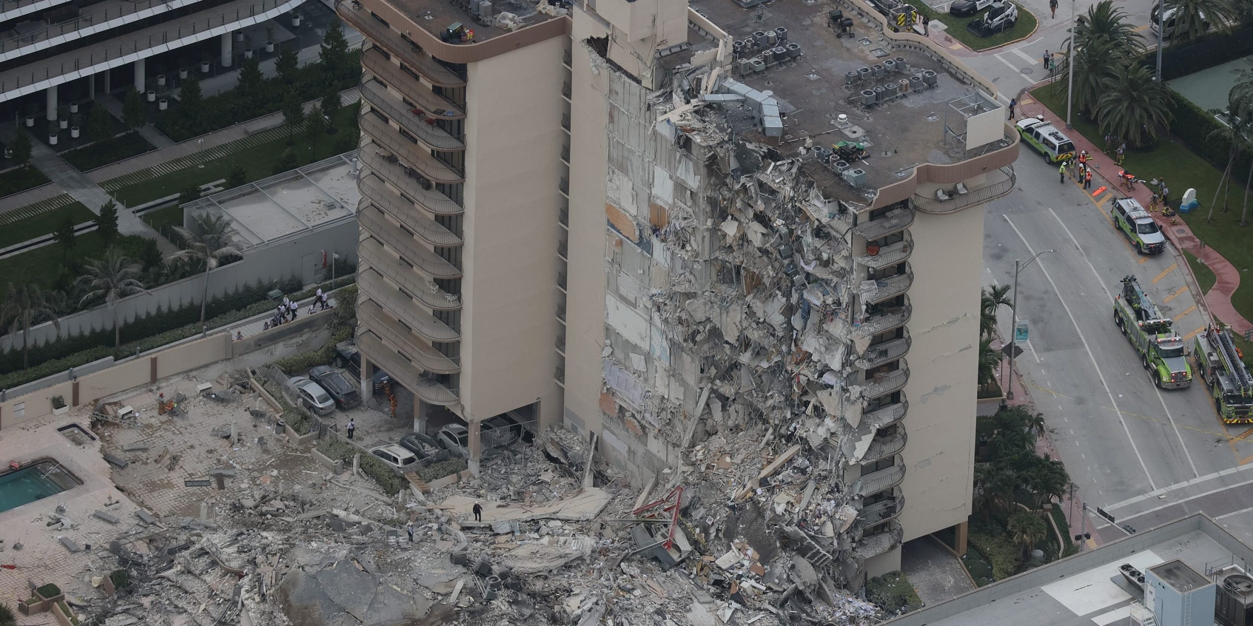 Champlain tower destruction in surfside florida