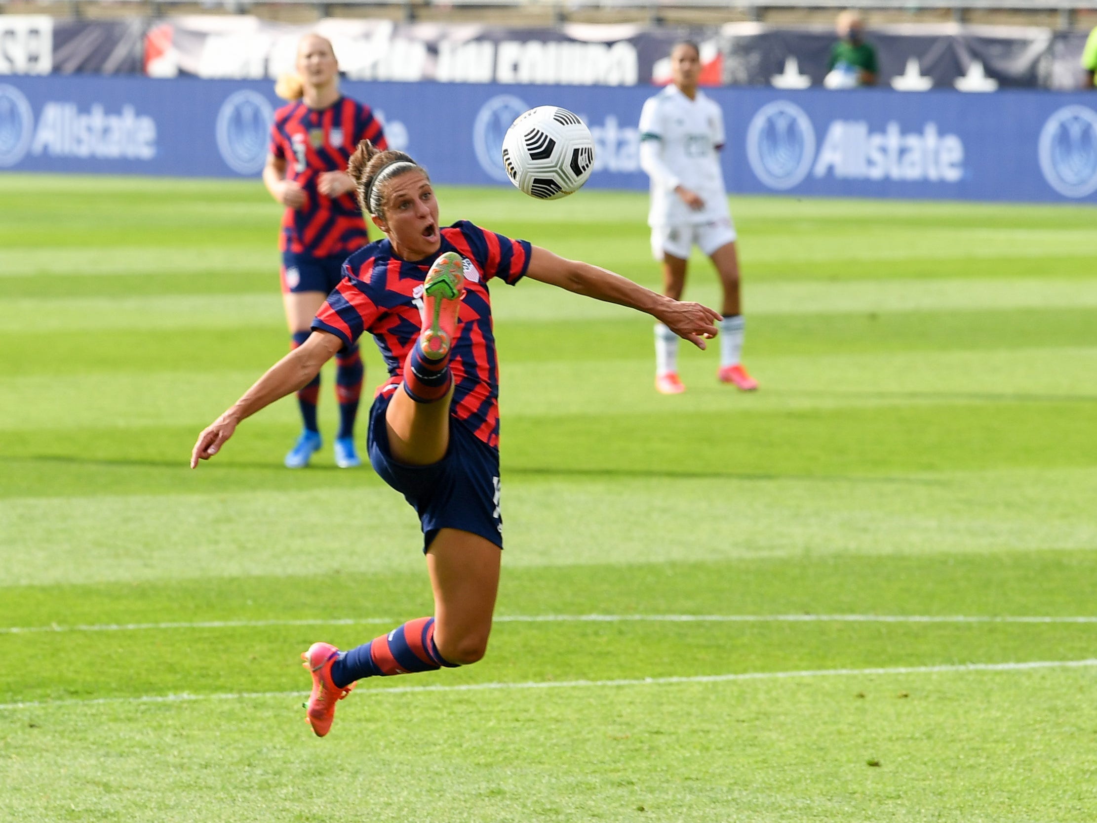 Carli Lloyd looks to settle the ball.