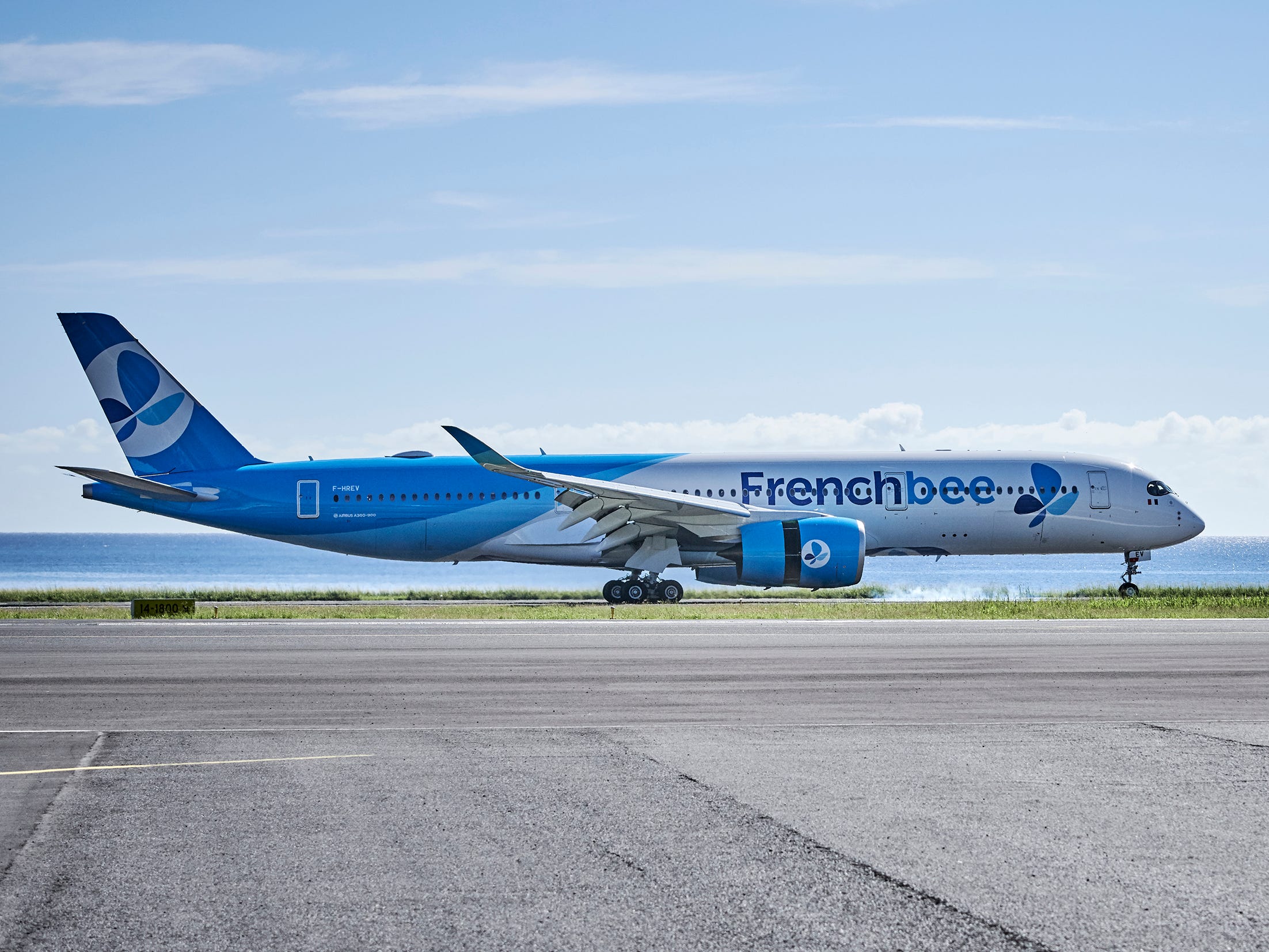 FRENCH BEE AIRBUS A350.900 6
