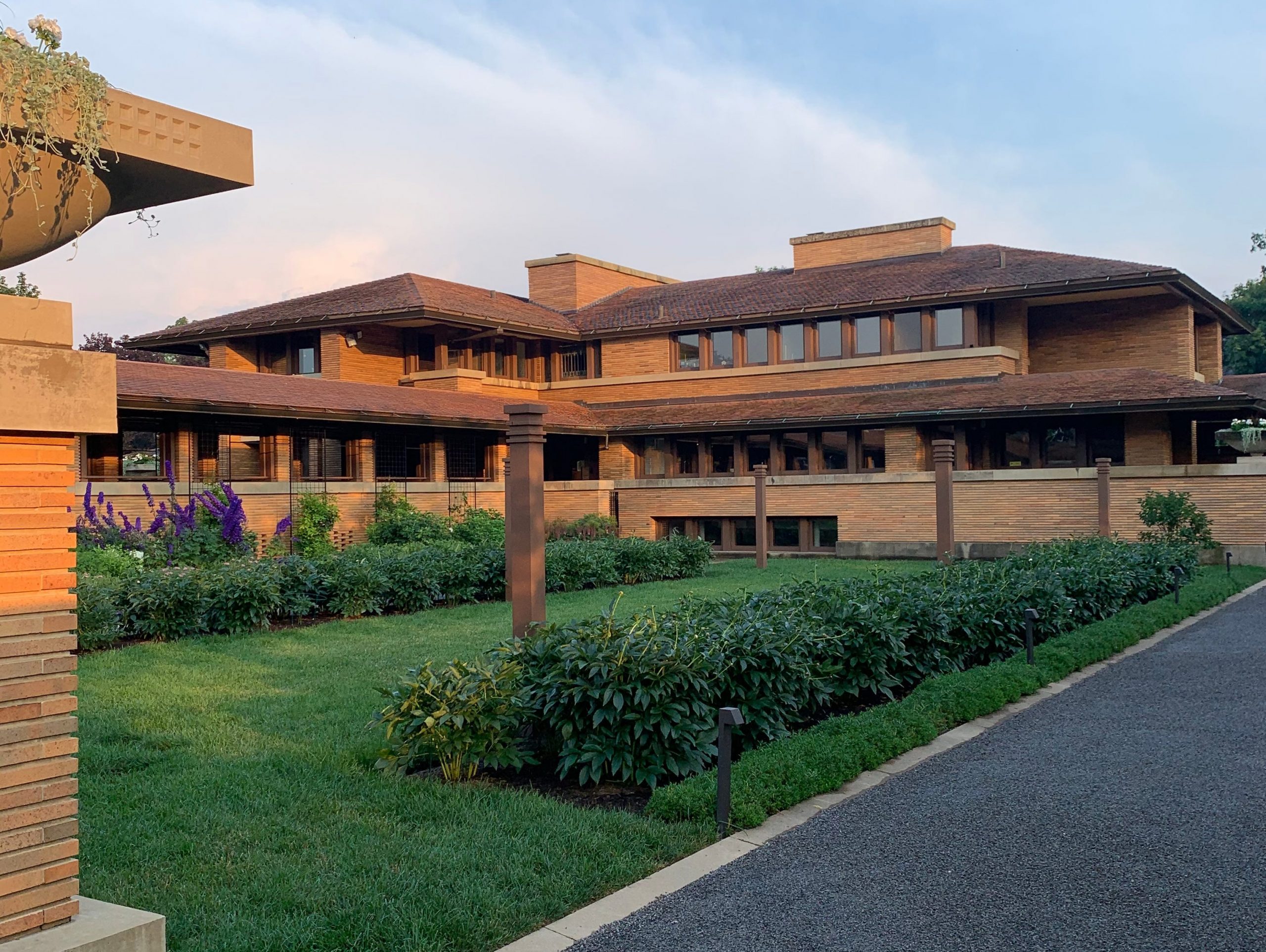 exterior shot of frank lloyd wright martin house buffalo new york