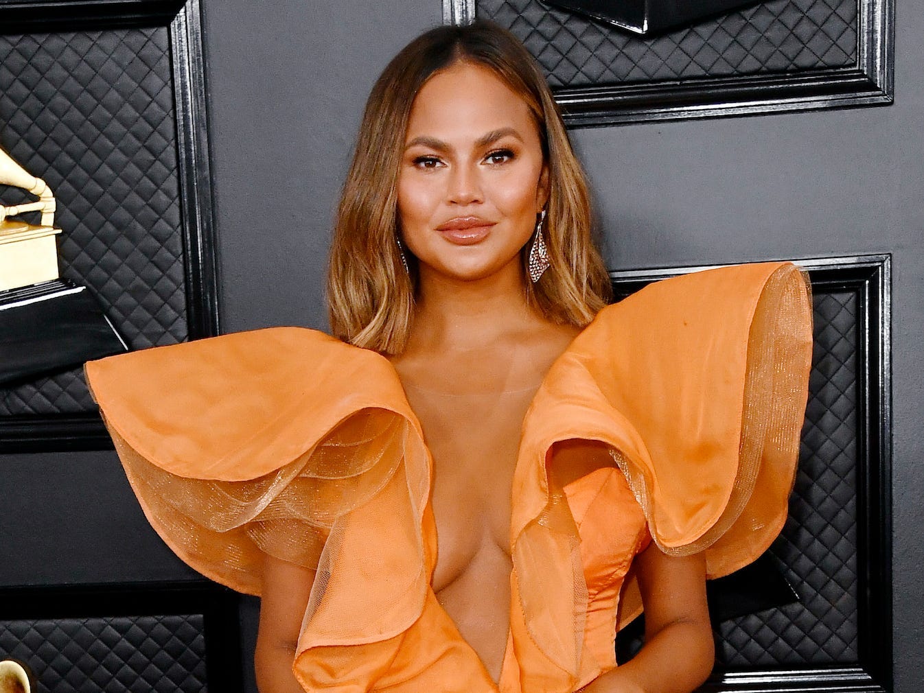 chrissy teigen grammys 2020