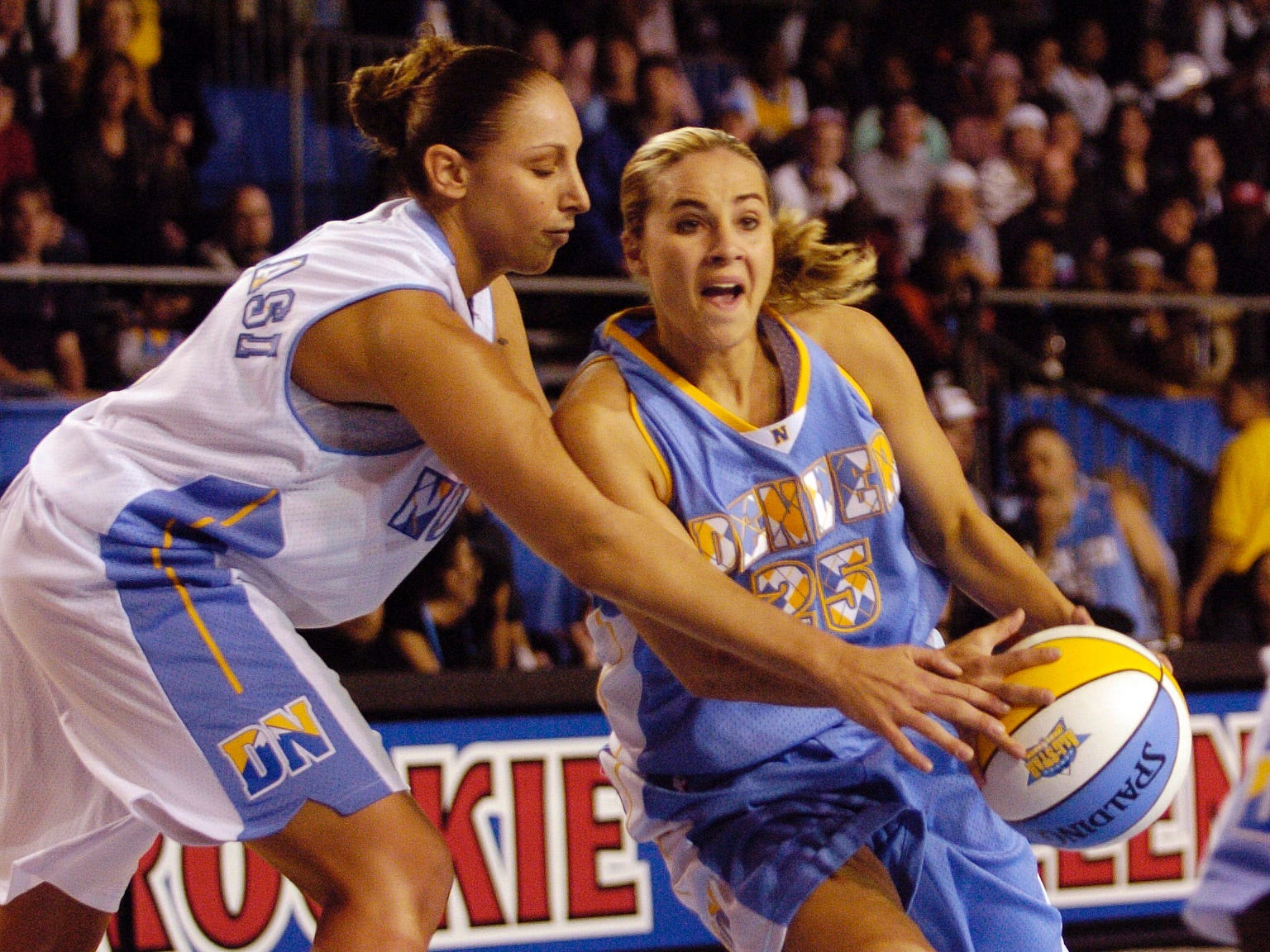 Becky Hammon (right) dribbles around Diana Taurasi.