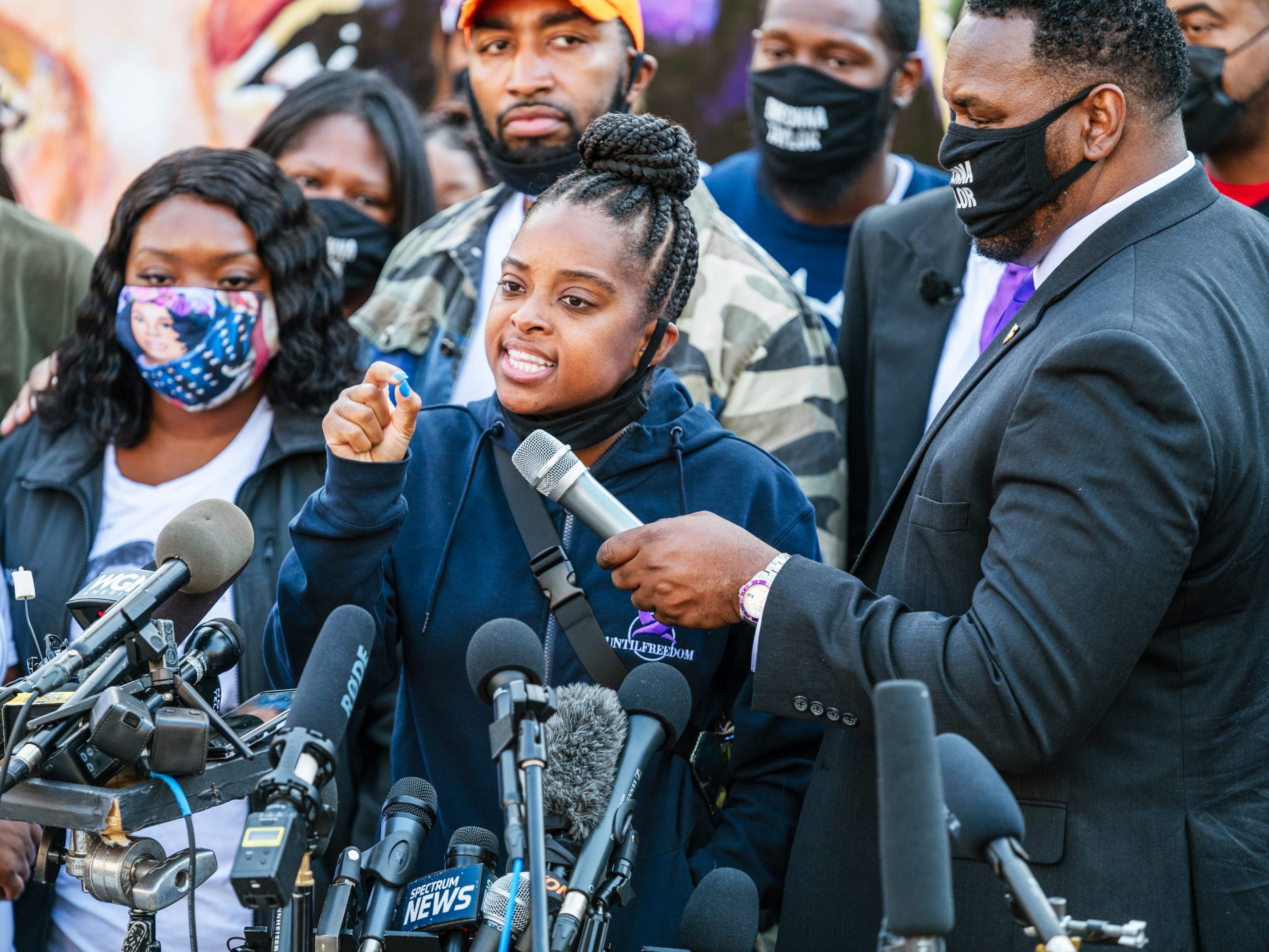 Civil rights activist Tamika Mallory (C) of Until Freedom speaks during a press conference at Jefferson Square Park on September 25, 2020 in Louisville, Kentucky.