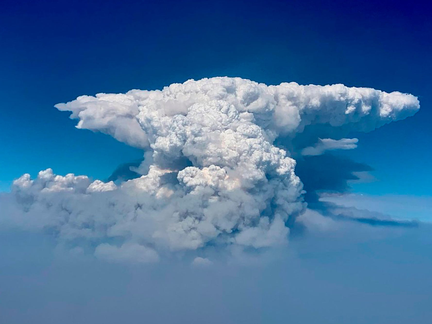 bootleg fire oregon pyrocumulonimbus clouds