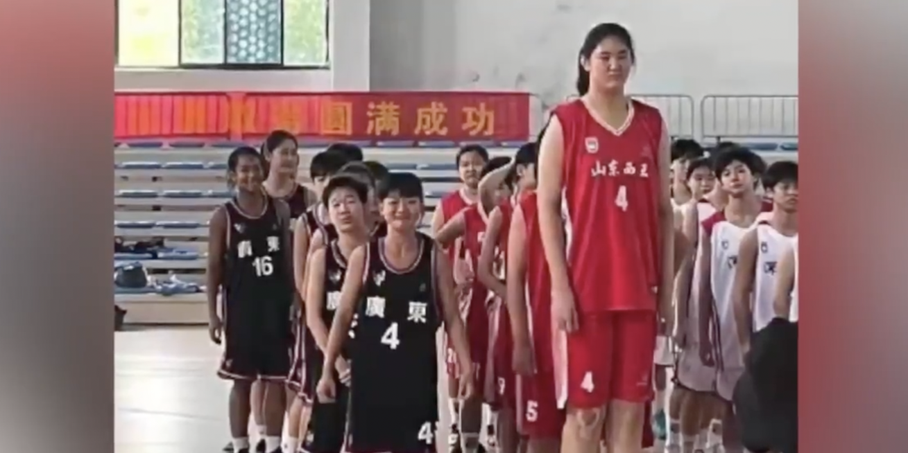 7 foot 4 Zhang Ziyu is a basketball success