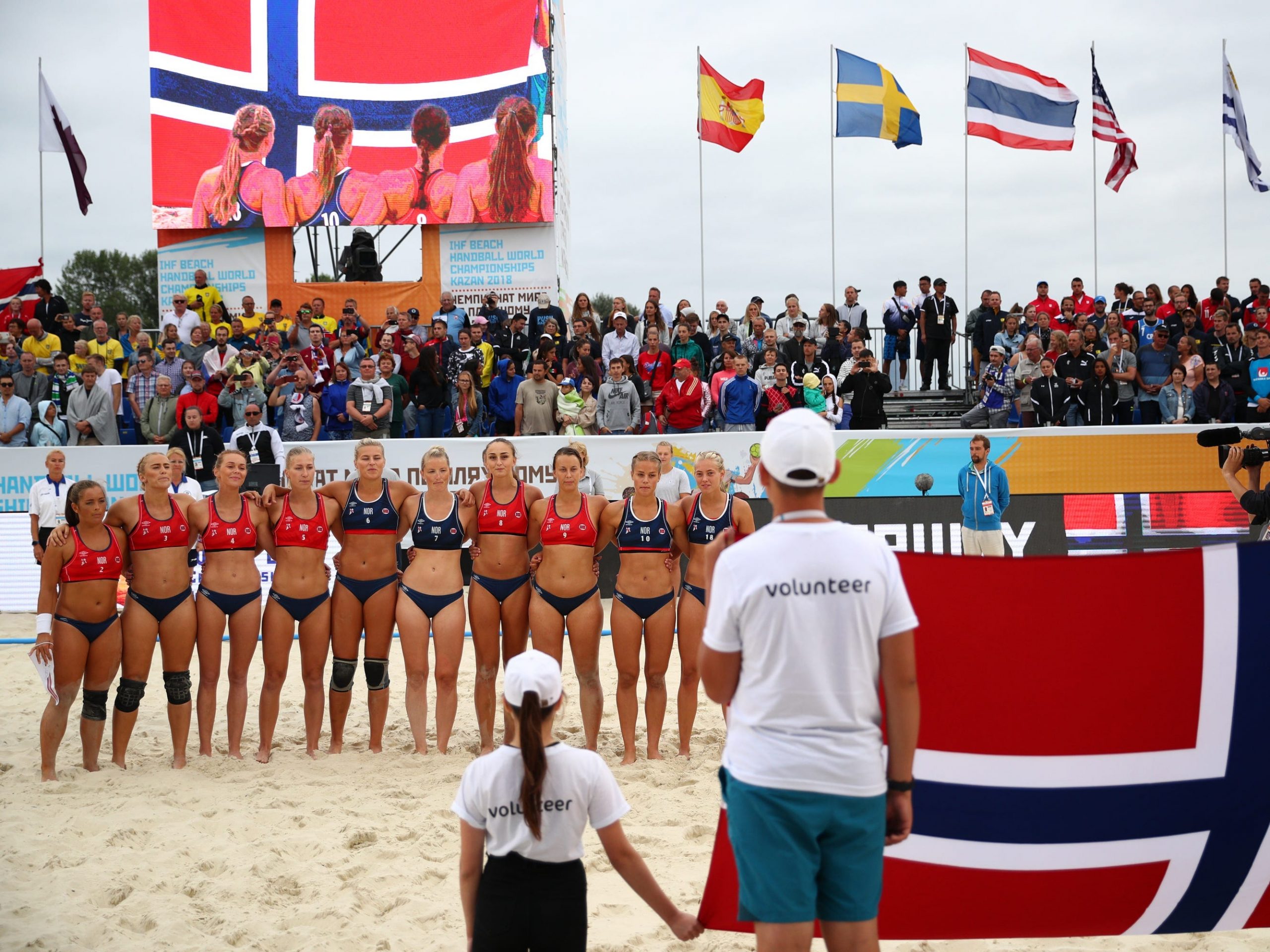 Norway team line up during 2018 Women's Beach Handball World Cup final against Greece.