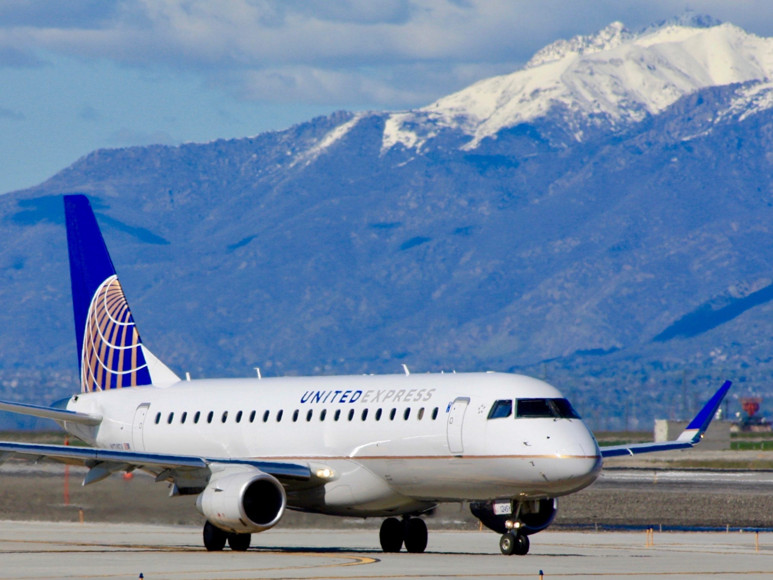 United Airlines Embraer E175
