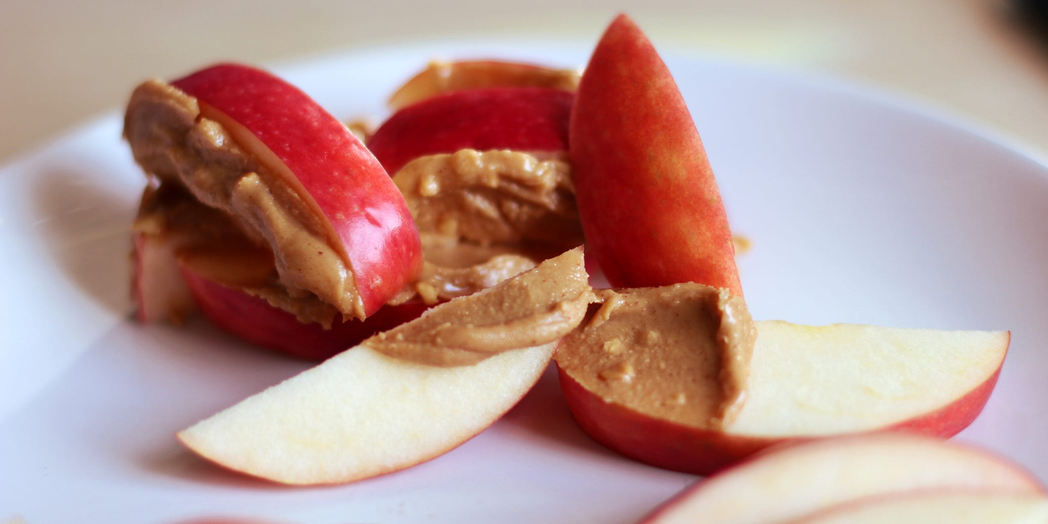 apples with peanut butter