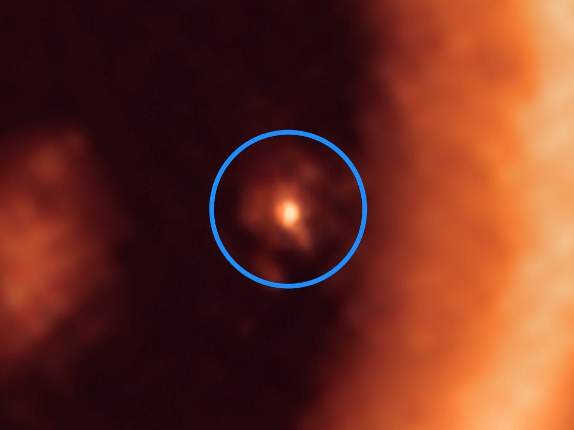 exoplanet small orange dot surrounded by disk