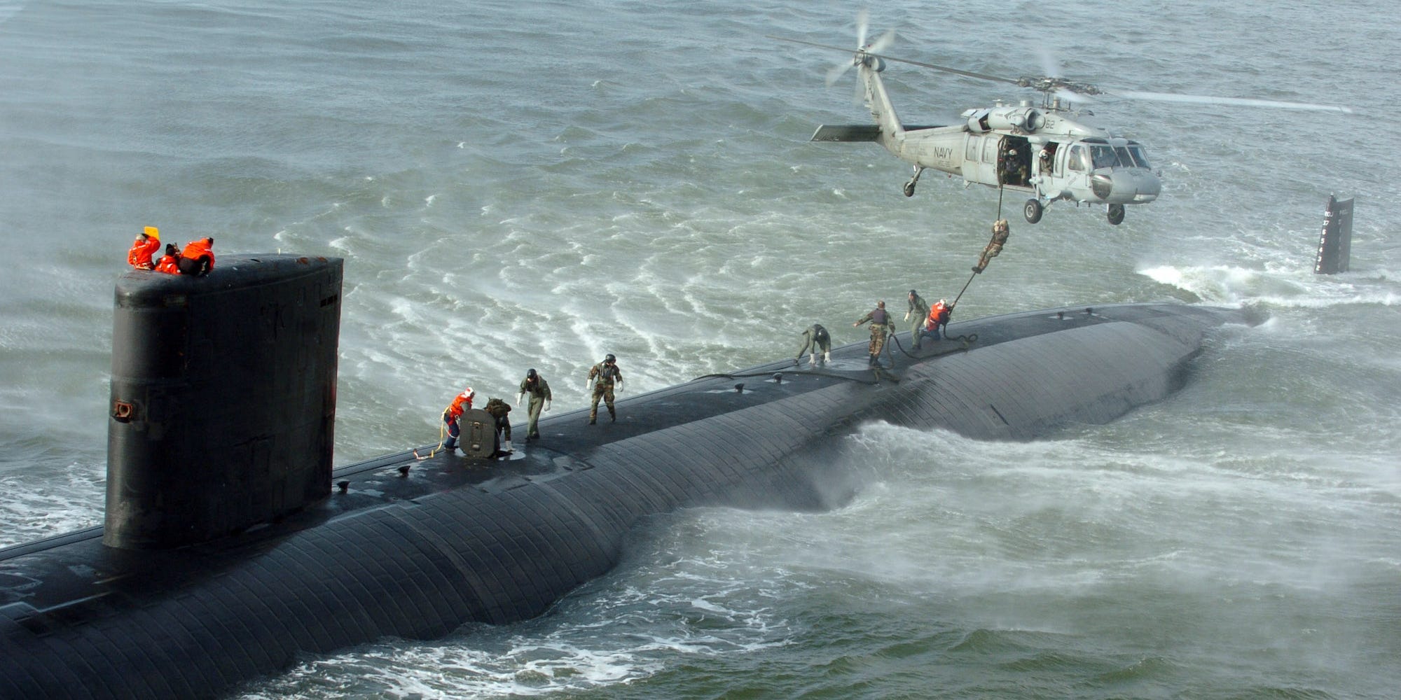 Navy SEAL fast rope on to USS Toledo submarine