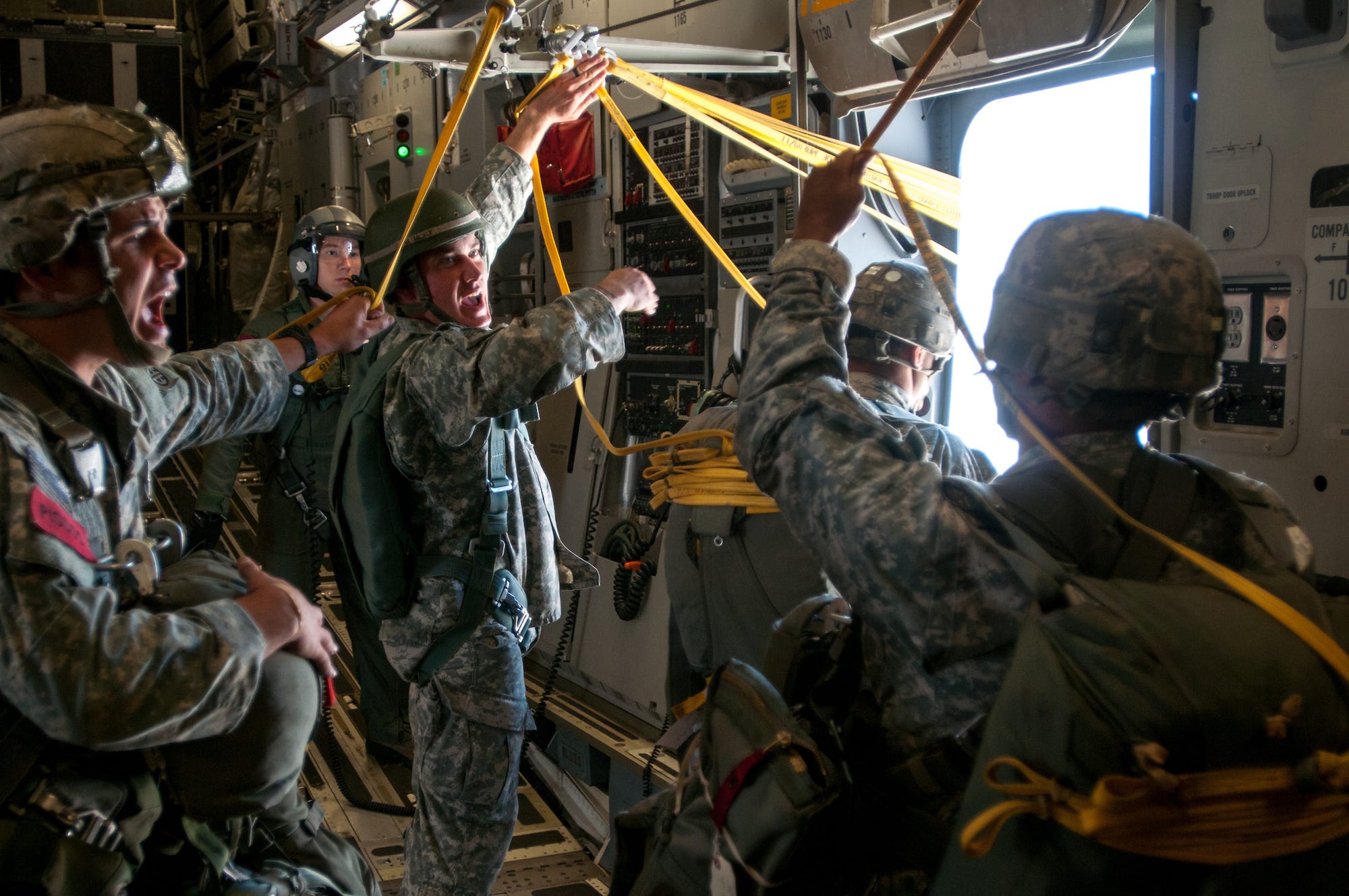 Army 82nd Airborne paratroopers