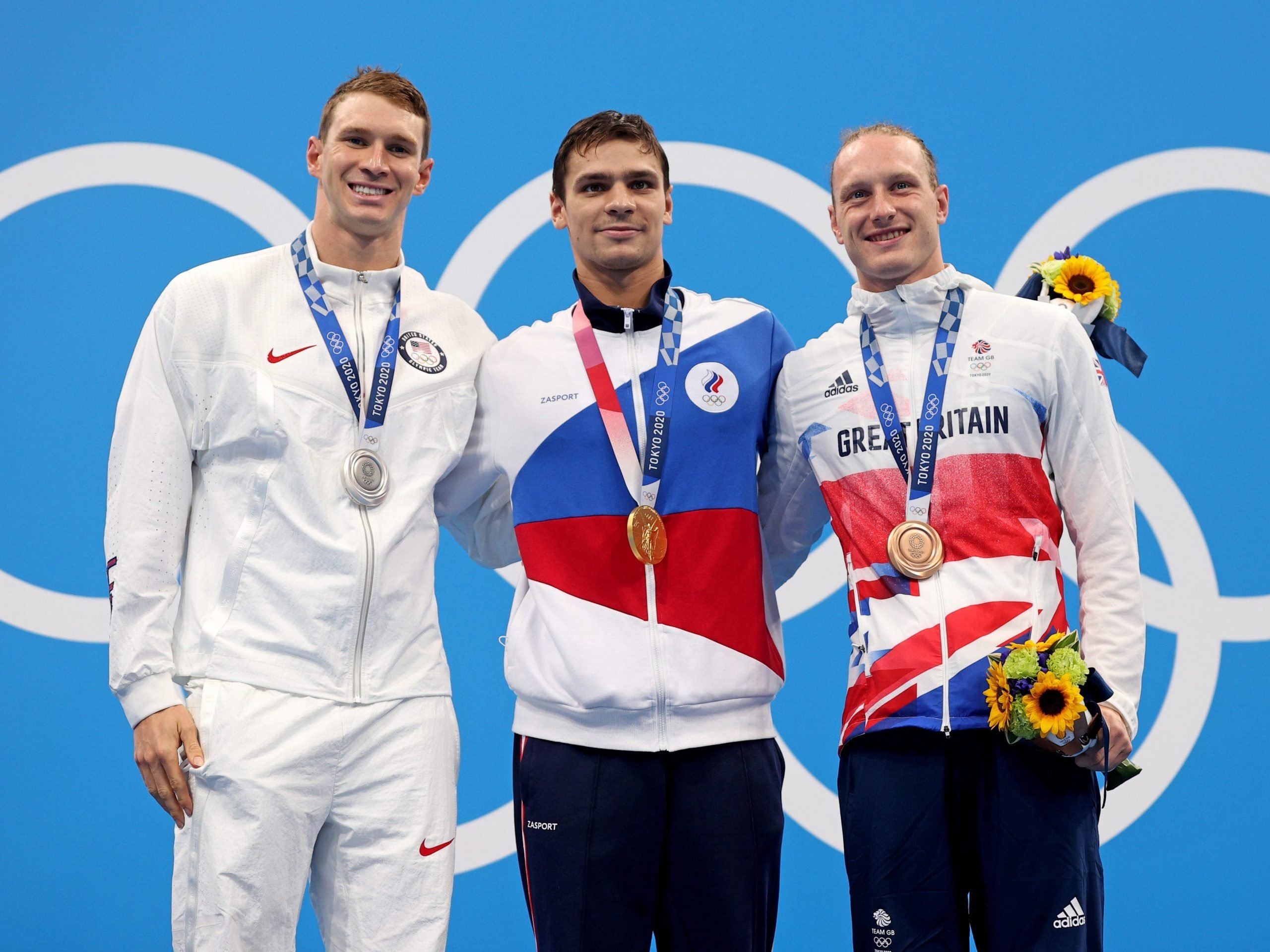 Ryan Murphy of Team United States, Evgeny Rylov of Team ROC and Luke Greenbank of Team Great Britain