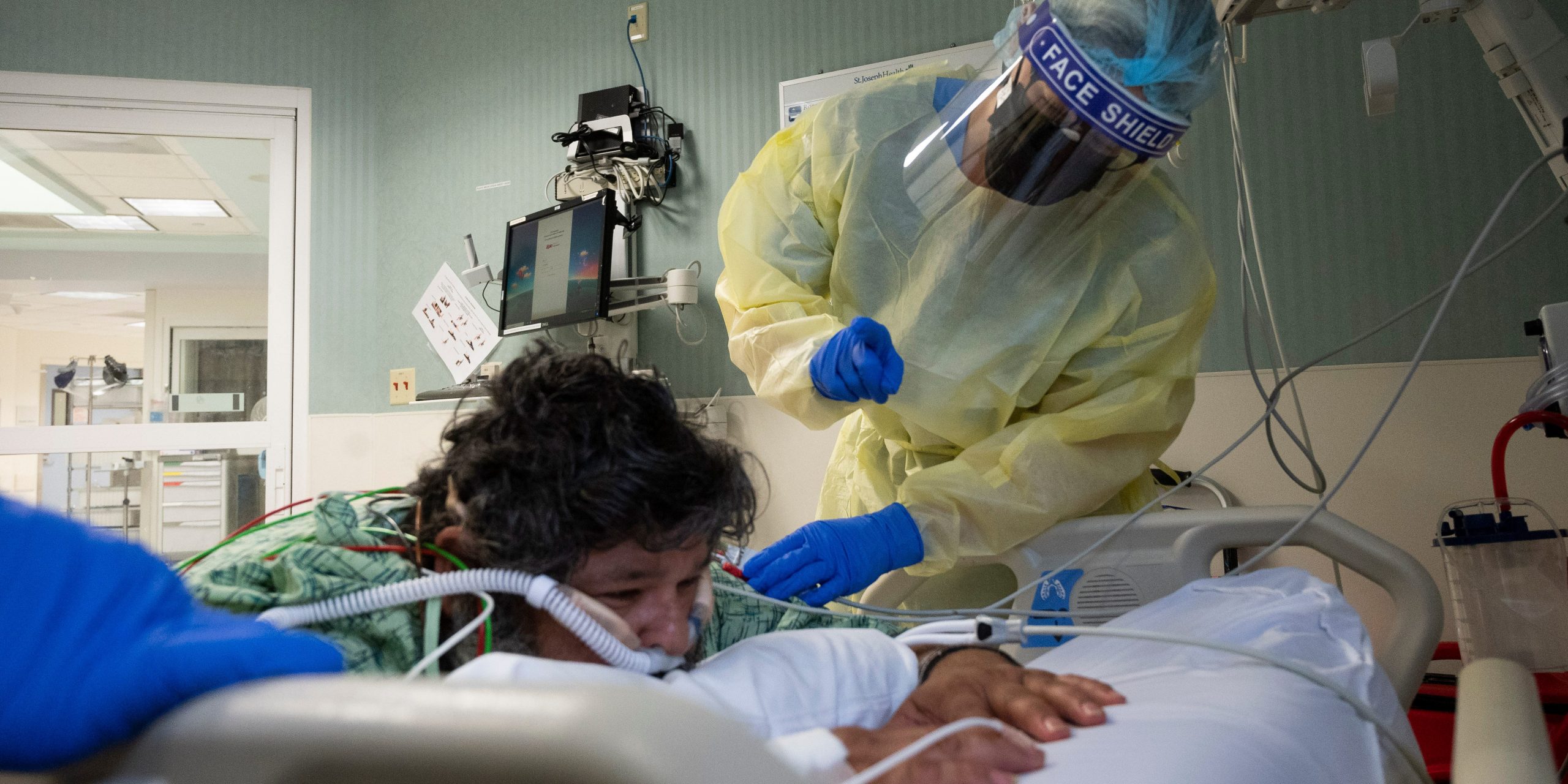 A doctor instructs a COVID-19 patient