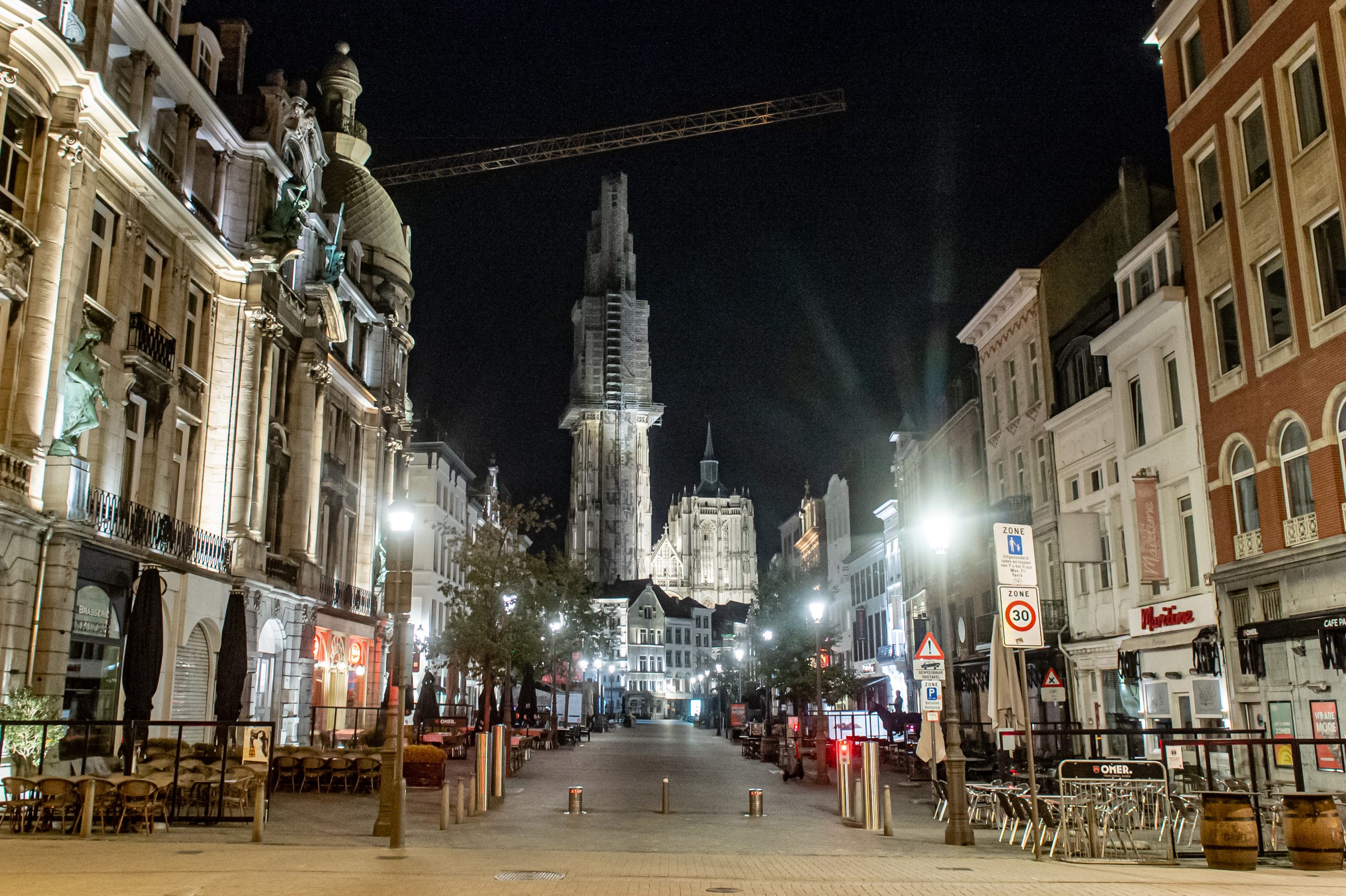 Lege straten in Antwerpen. Foto:  ANP/Jonas Roosens
