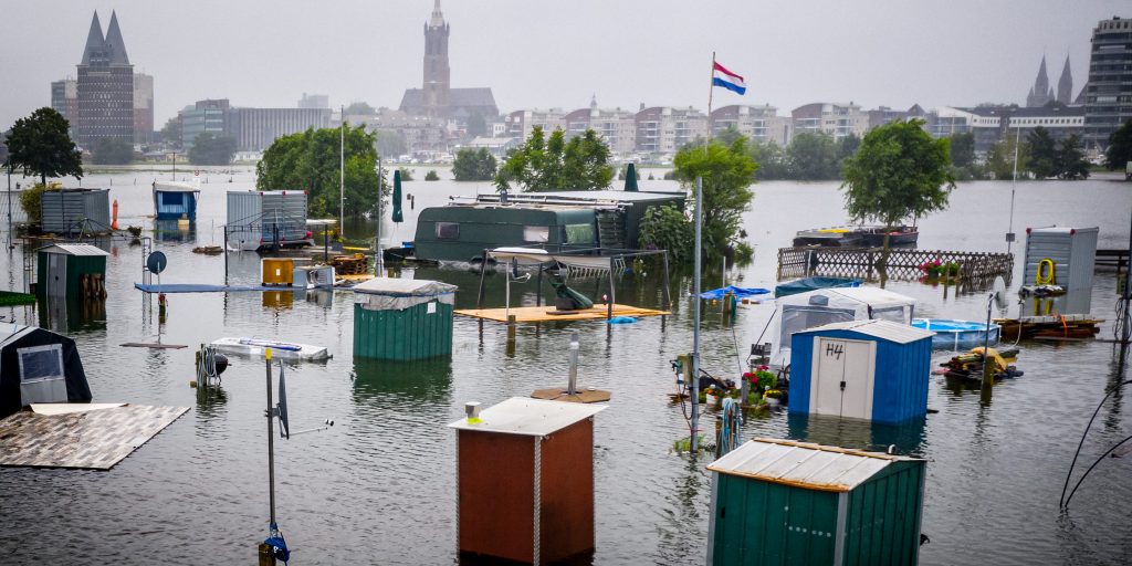 Wateroverlast op een camping bij Roermond.