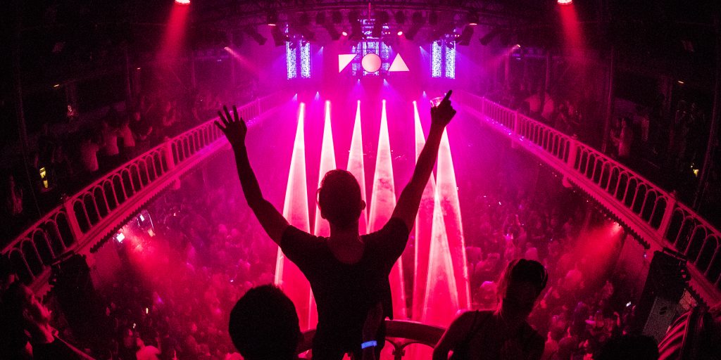Dj Reinier Zonneveld tijdens een optreden in Paradiso op 26 juni.