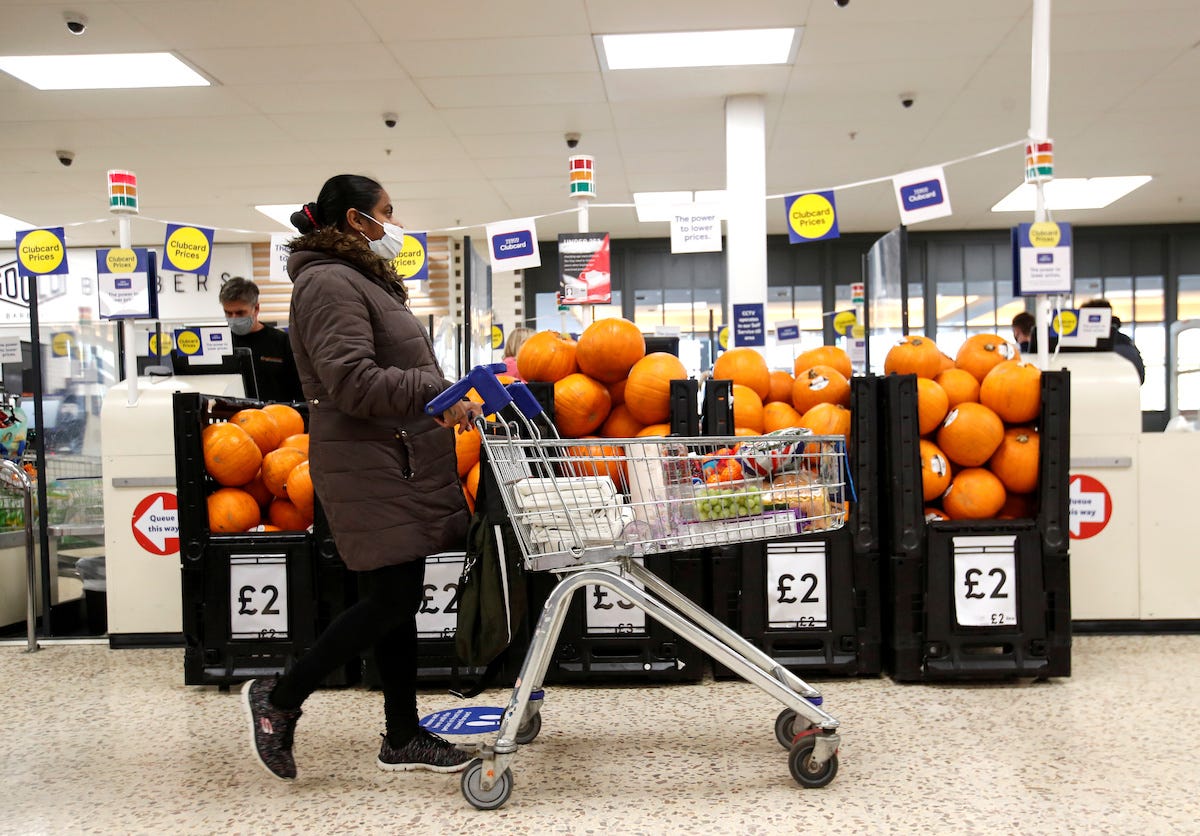 A woman wearing a face mask pushes a shopping cart at a Tesco supermarket in Hatfield, Britain October 6, 2020. REUTERS/Peter Cziborra/File Photo