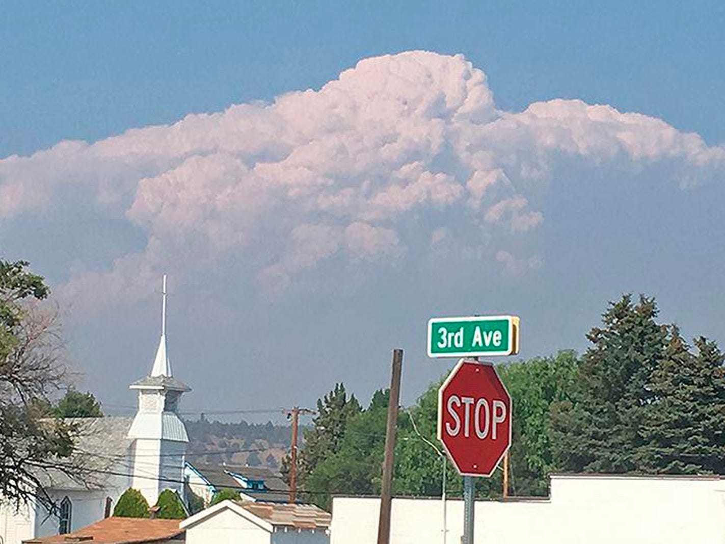 bootleg fire oregon clouds