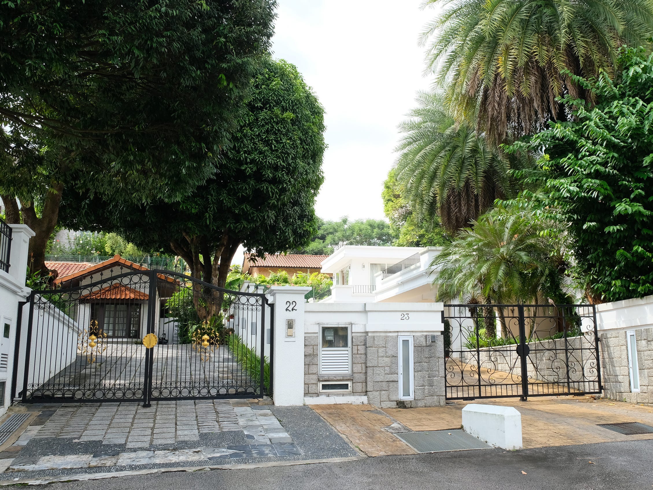 houses in queen astrid park neighborhood of singapore