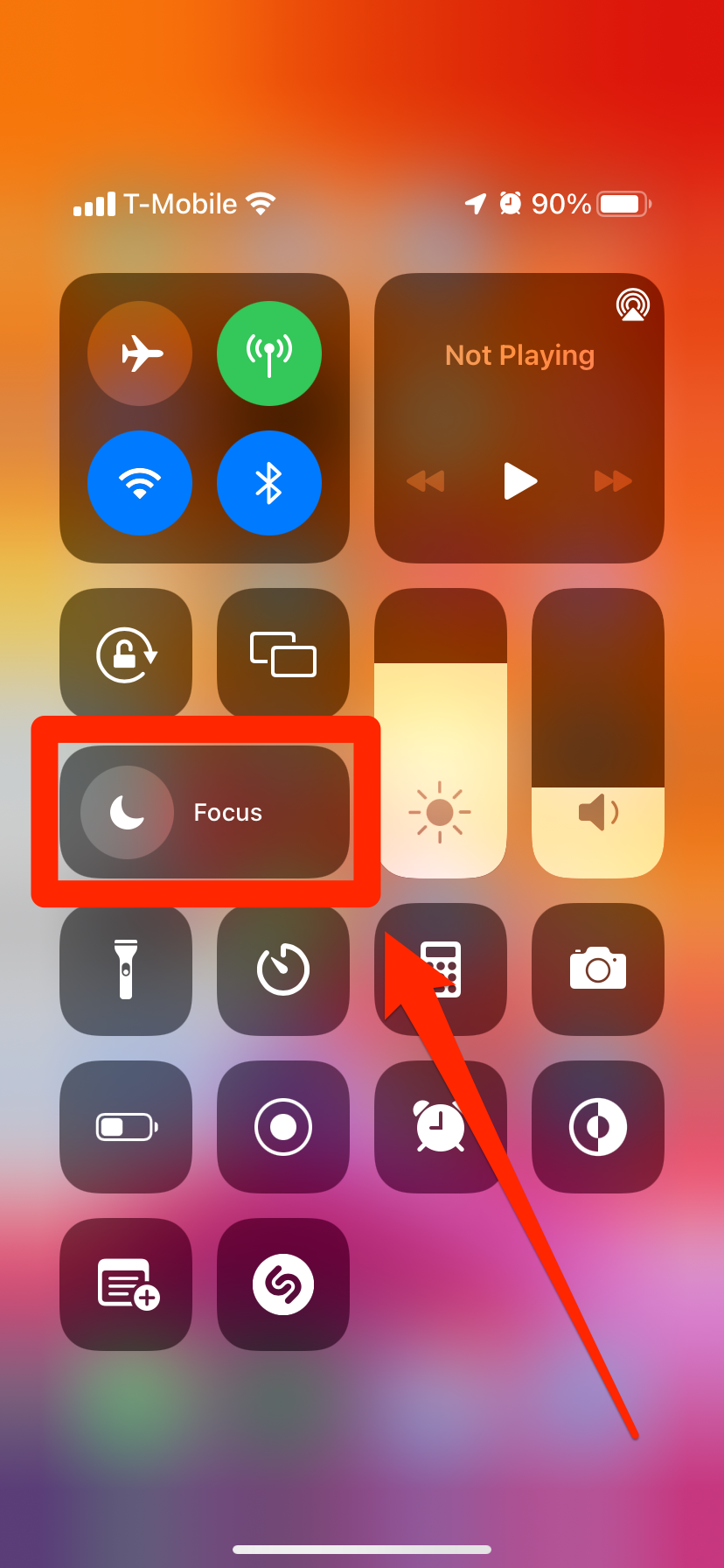 An iPhone's Control Center, with the gray Focus option highlighted.
